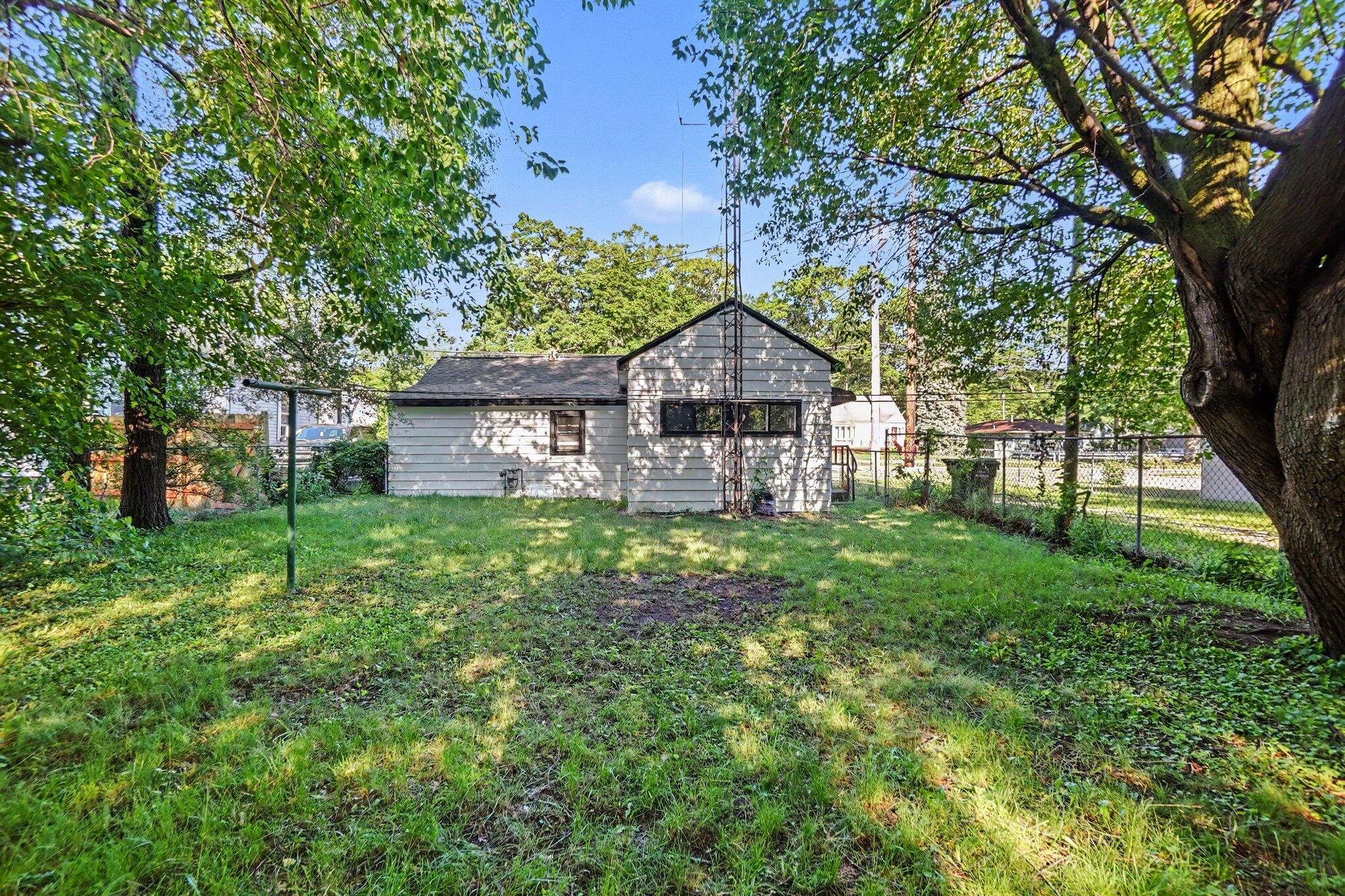 2484 Lincoln Street Muskegon MI 49441