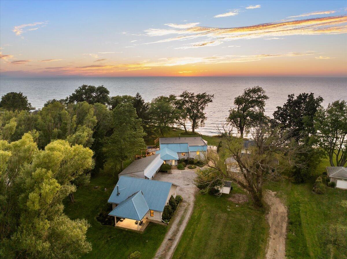 3960 Evergreen Lane Benton Harbor MI 49022