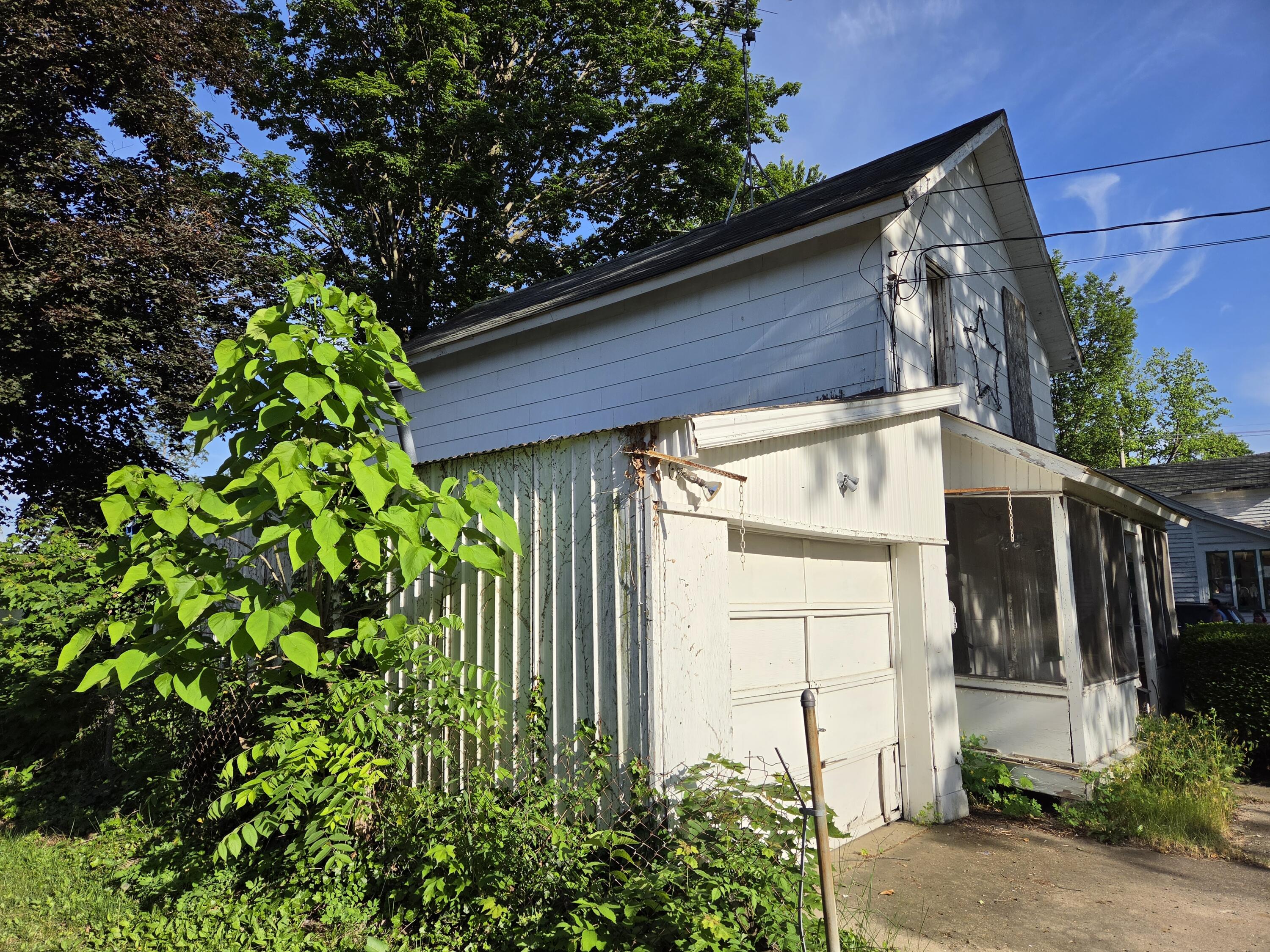 404 Mcomber Street Dowagiac MI 49047
