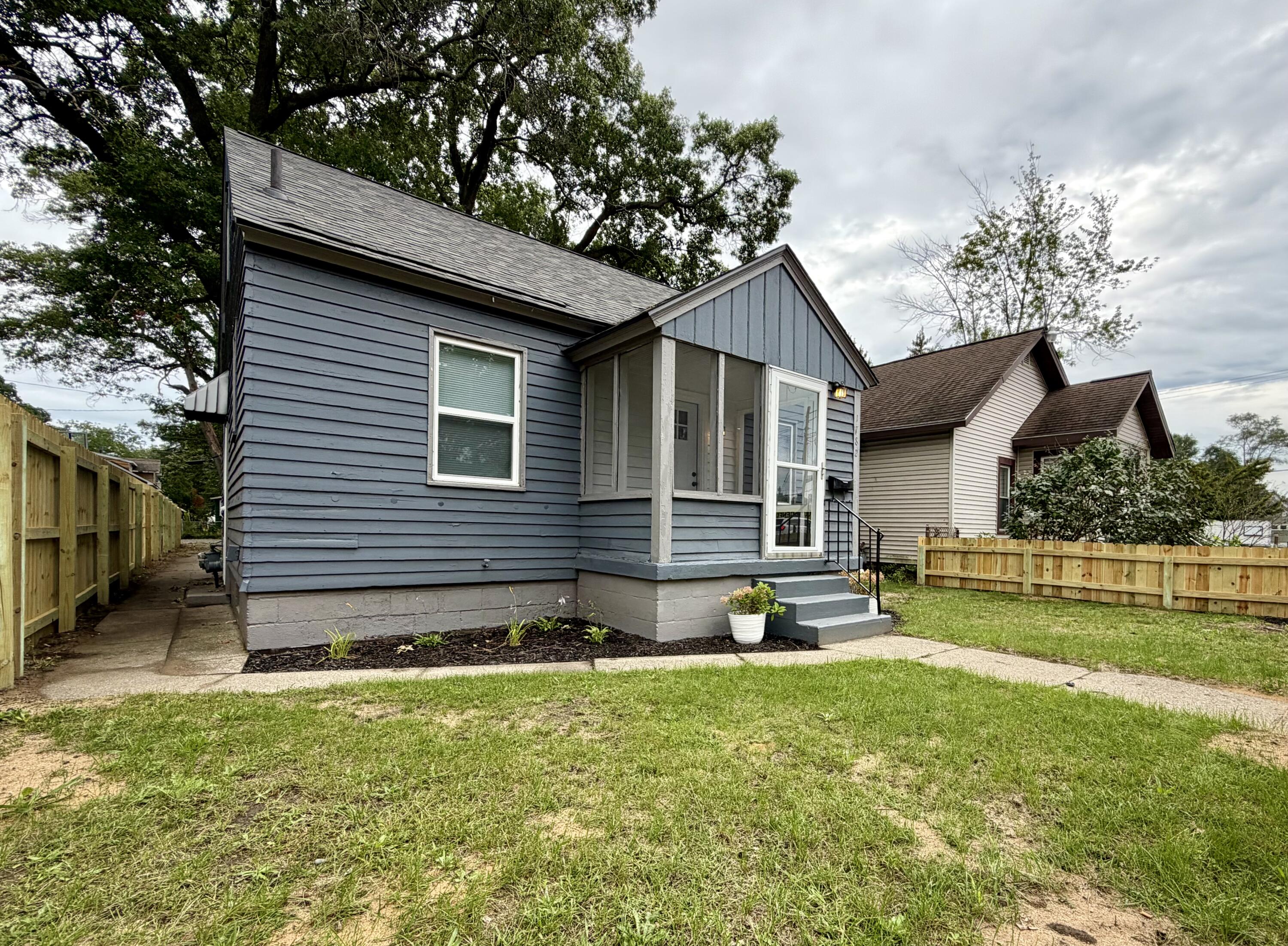 1782 Wood Street Muskegon MI 49442