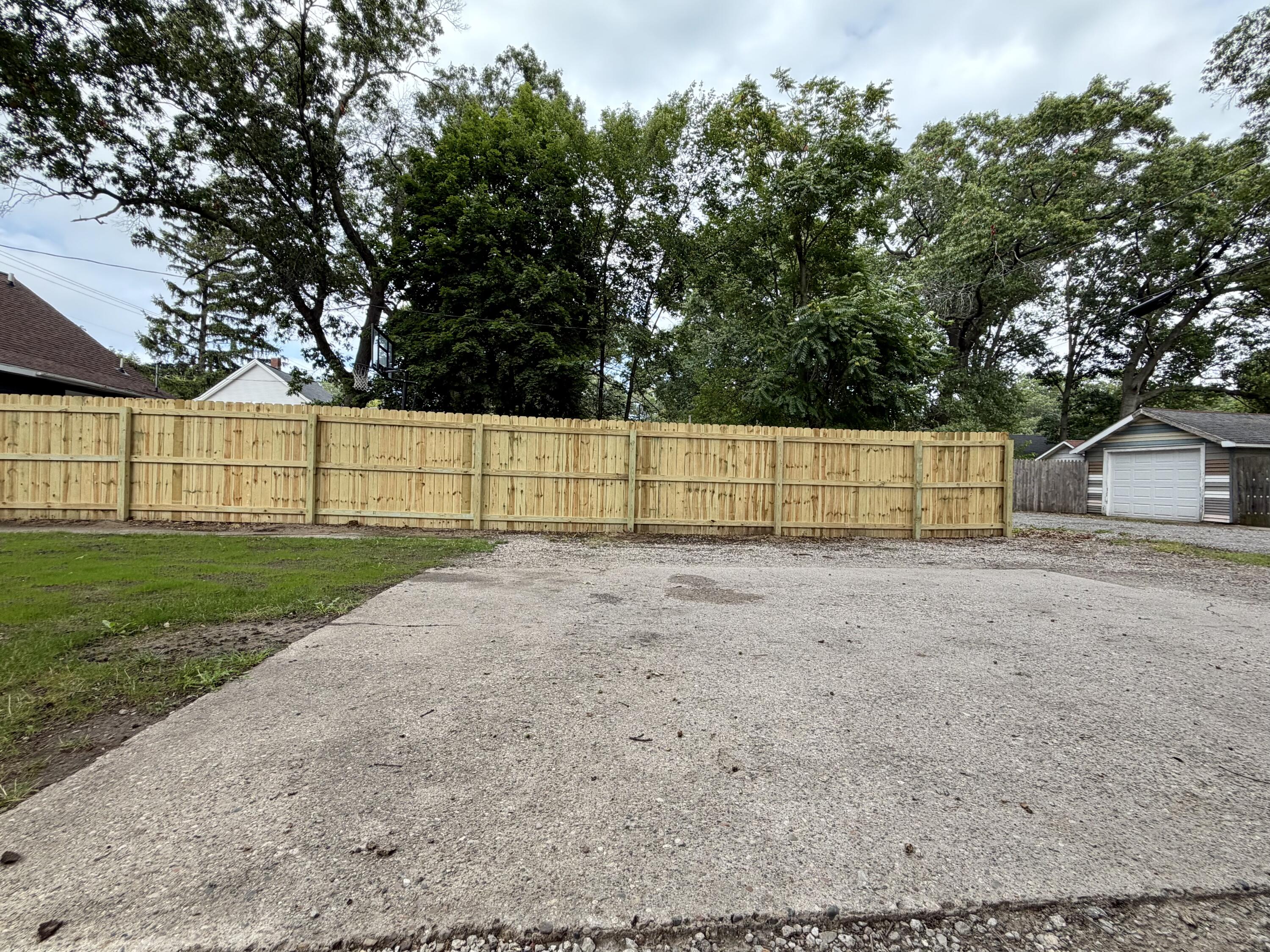 1782 Wood Street Muskegon MI 49442