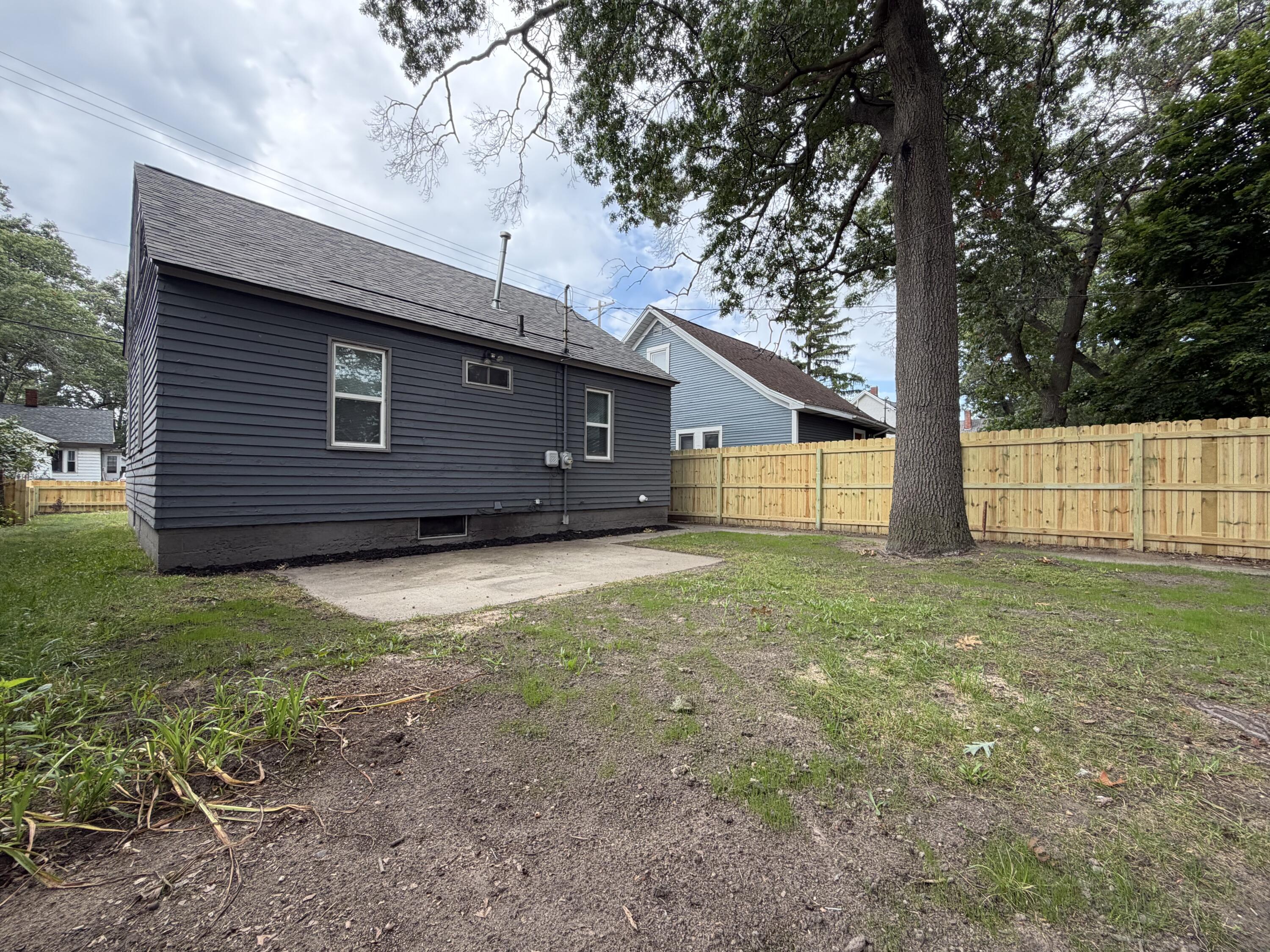 1782 Wood Street Muskegon MI 49442