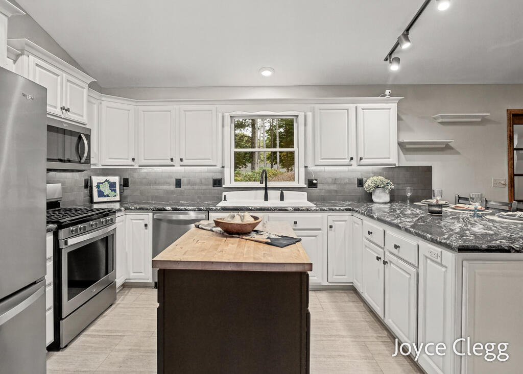 12087 Sandy Woods Drive Grand Haven MI 49417