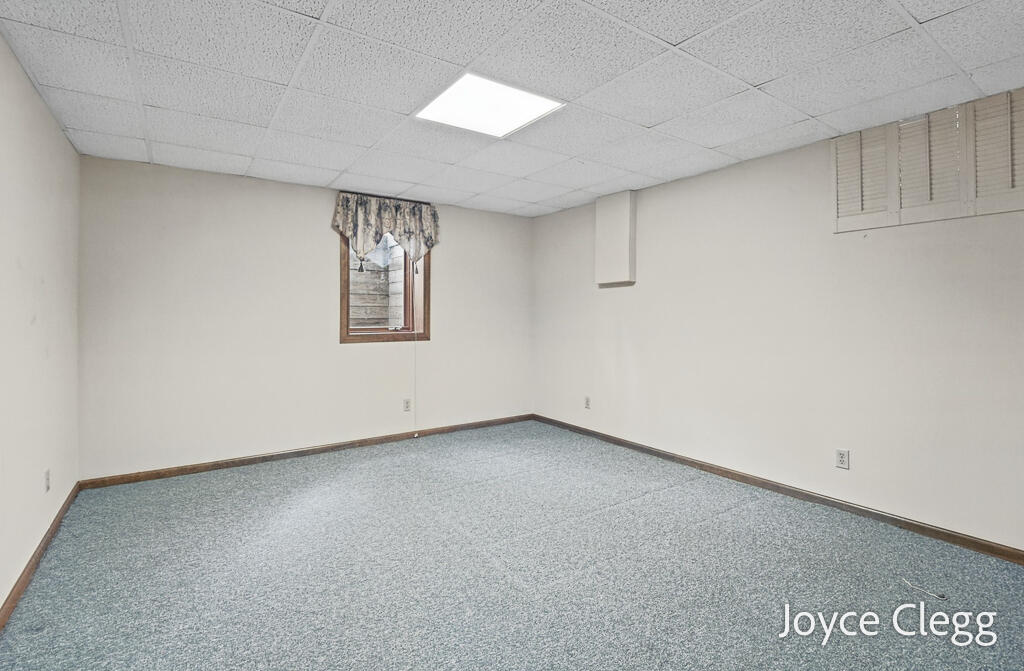 12087 Sandy Woods Drive Grand Haven MI 49417