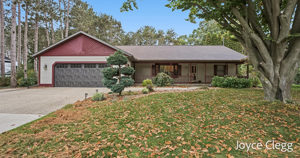 12087 Sandy Woods Drive Grand Haven MI 49417