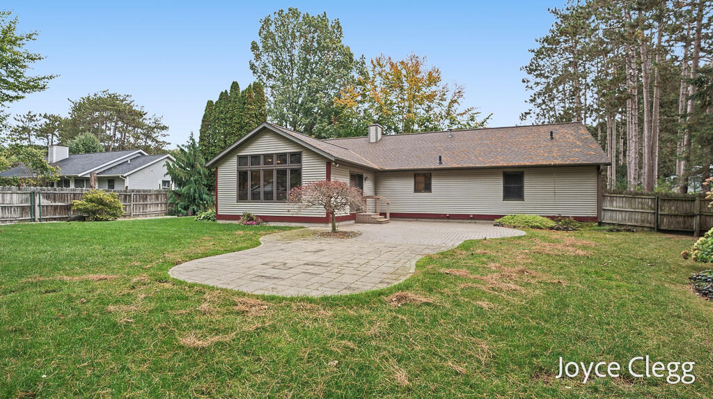 12087 Sandy Woods Drive Grand Haven MI 49417