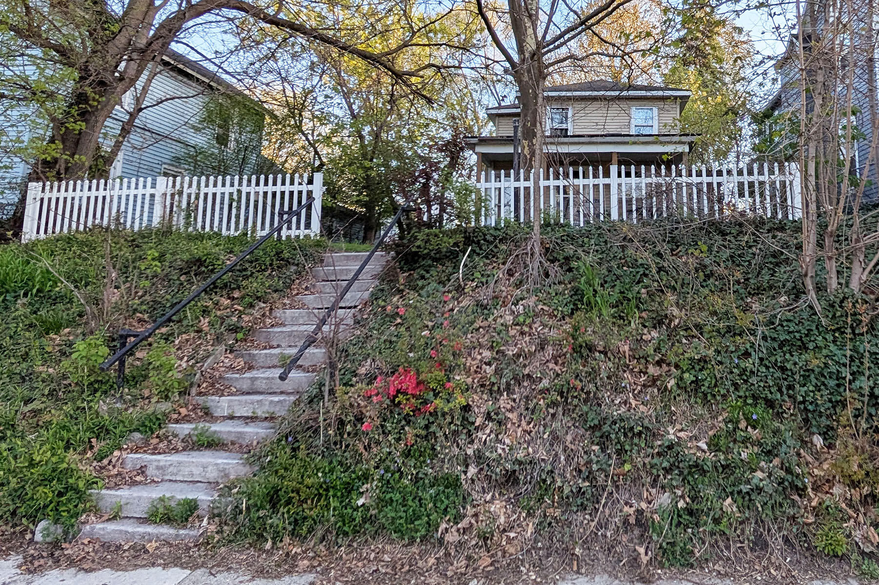 117 NE Leonard Grand Rapids MI 49503