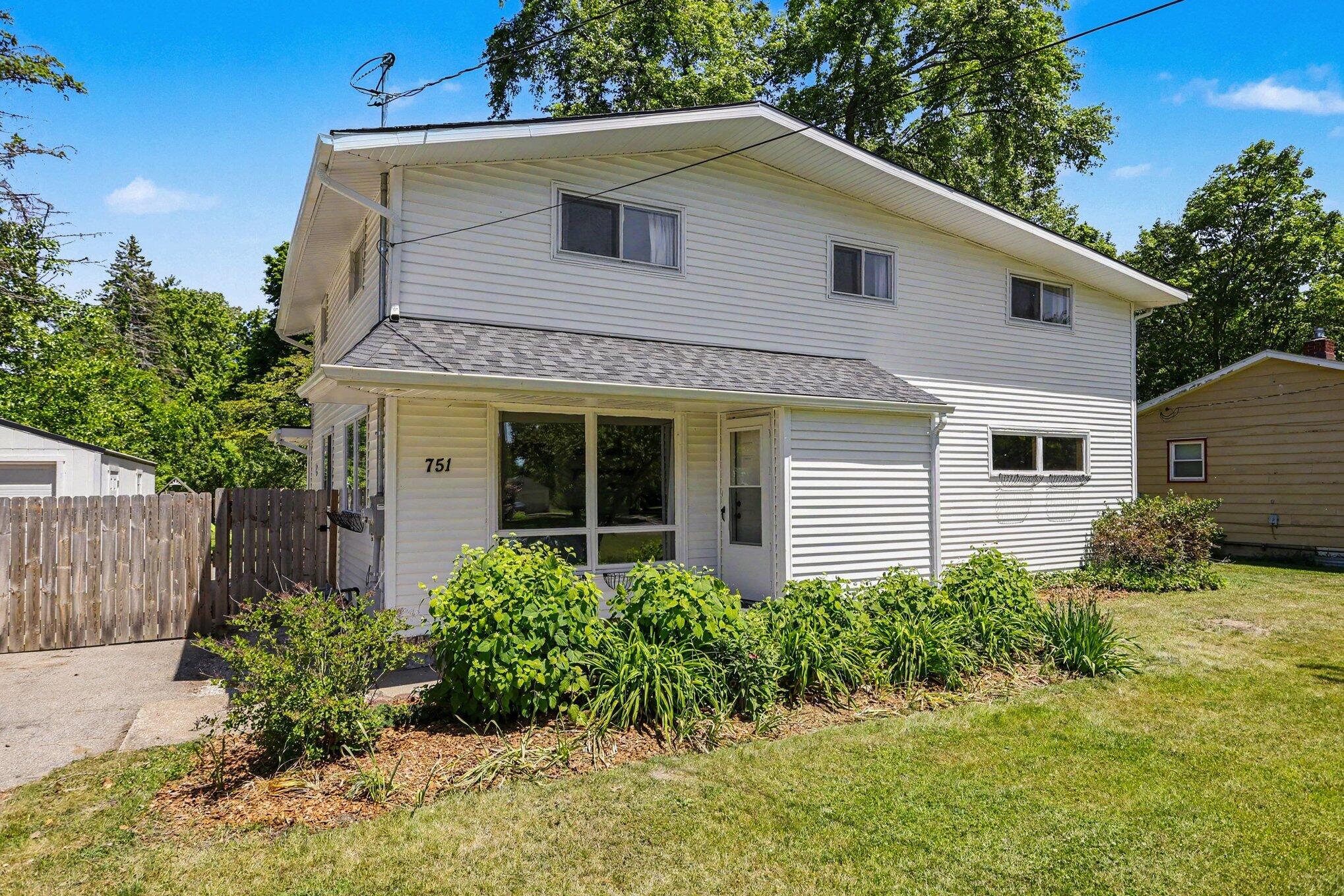 751 Jakway Avenue Benton Harbor MI 49022