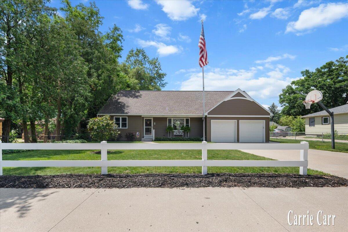4045 Bell Avenue NE Grand Rapids MI 49525