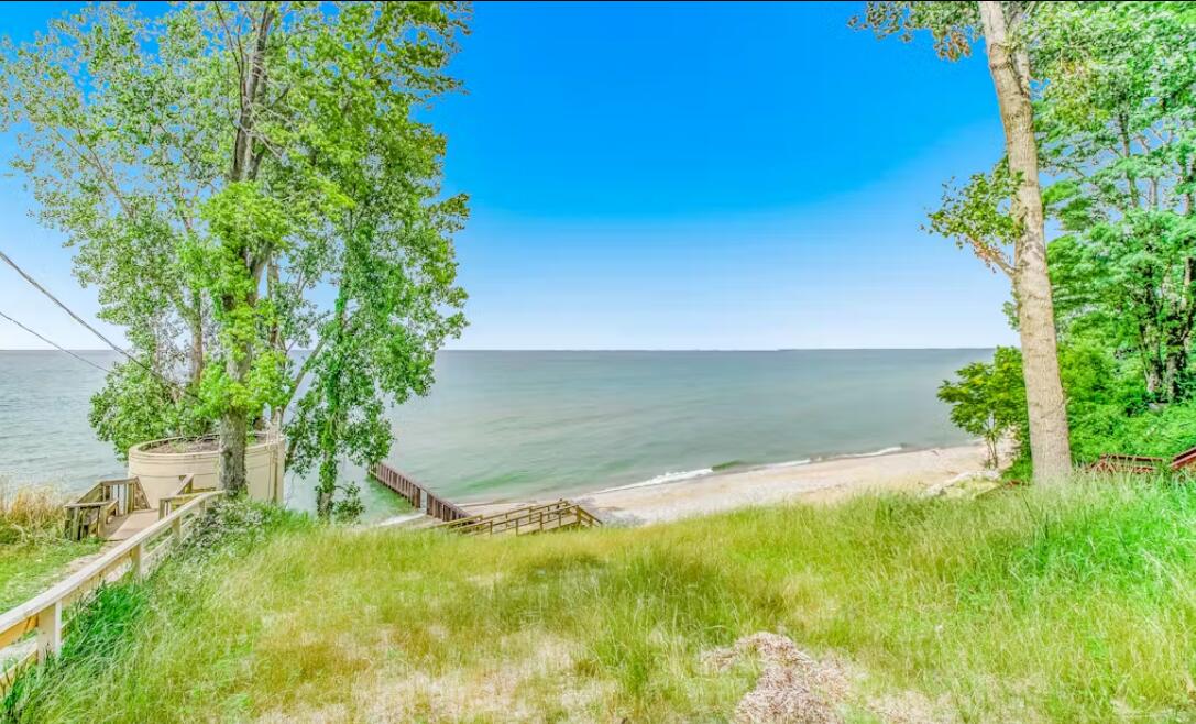 48103 Walnut Avenue New Buffalo MI 49117