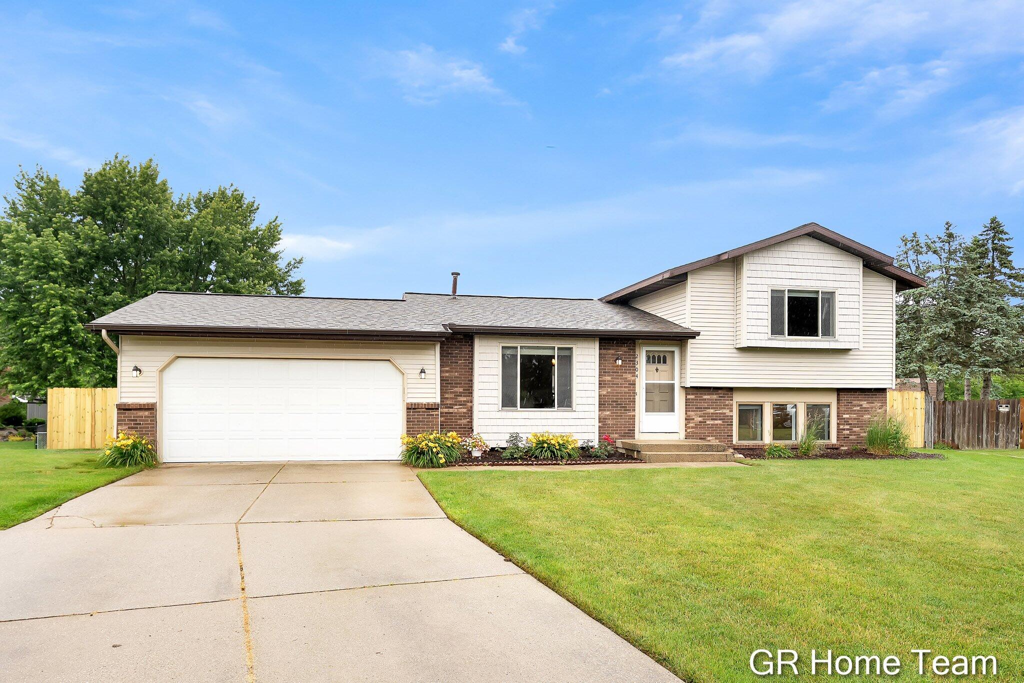 2304 Brookfarm Court SE Grand Rapids MI 49508