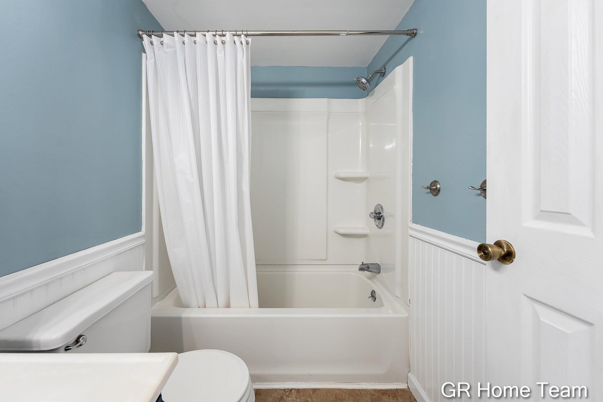 2304 Brookfarm Court SE Grand Rapids MI 49508