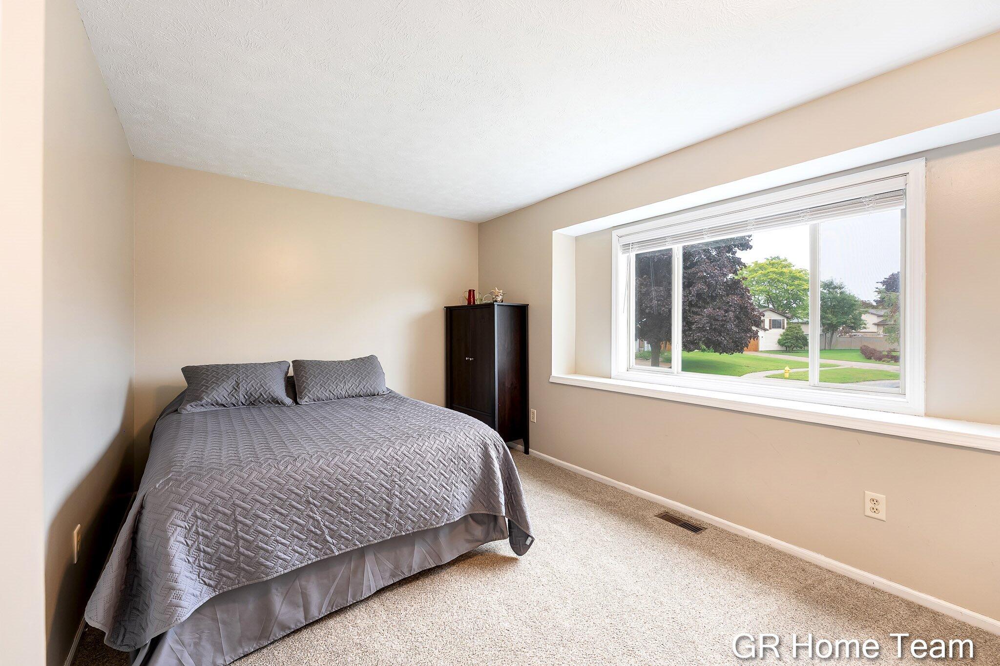 2304 Brookfarm Court SE Grand Rapids MI 49508