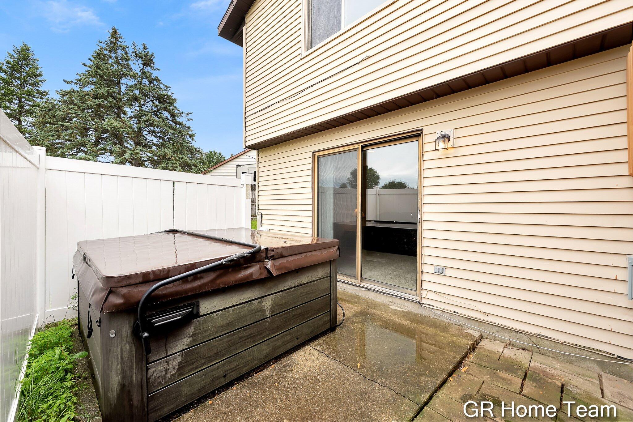2304 Brookfarm Court SE Grand Rapids MI 49508
