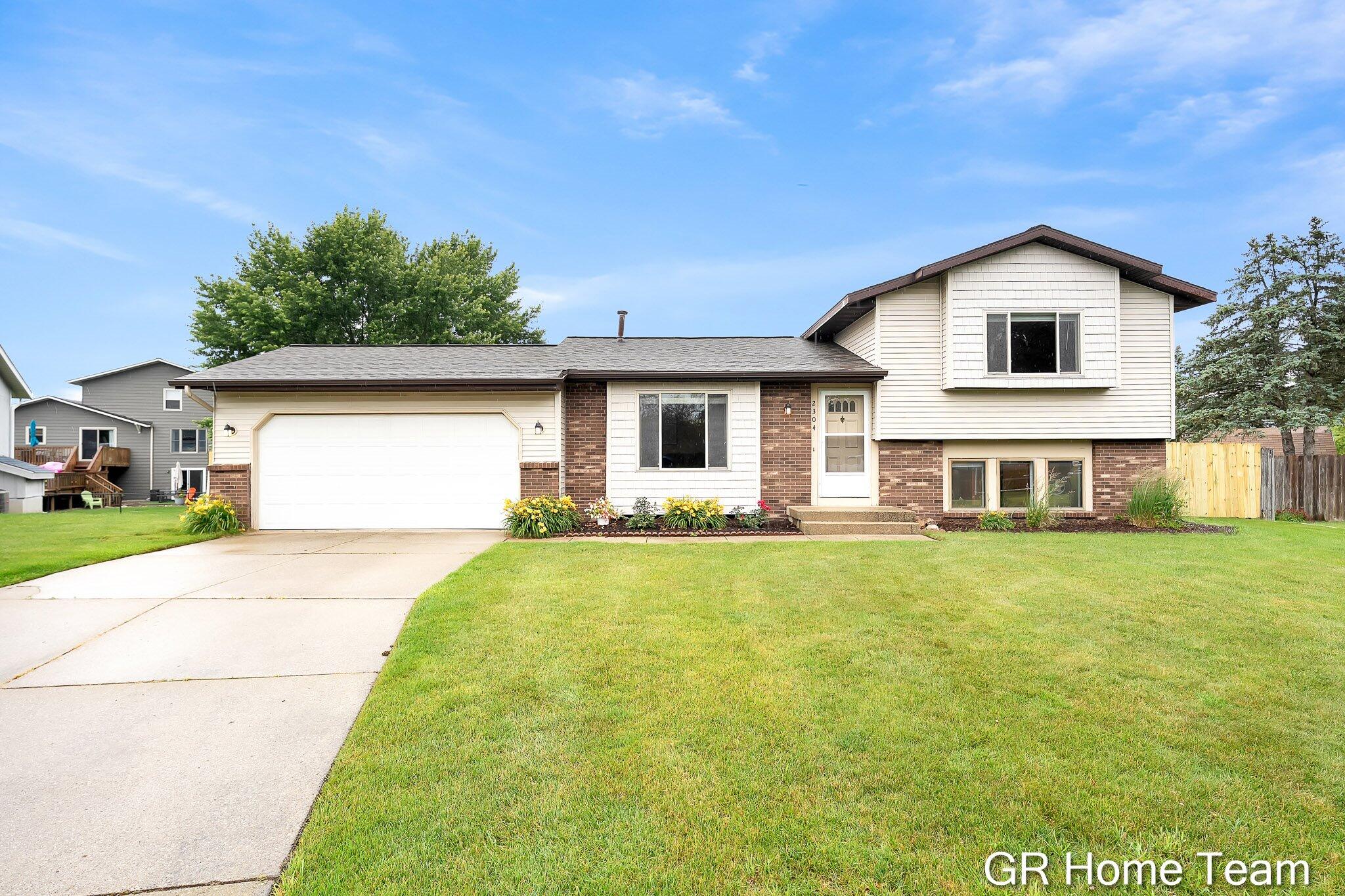 2304 Brookfarm Court SE Grand Rapids MI 49508
