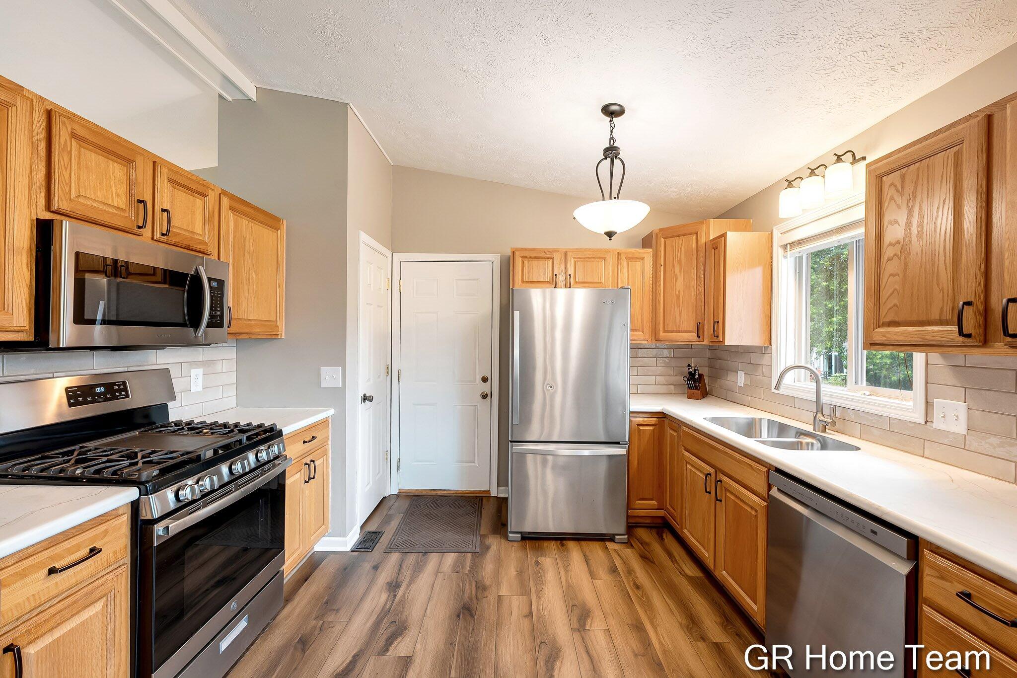 2304 Brookfarm Court SE Grand Rapids MI 49508