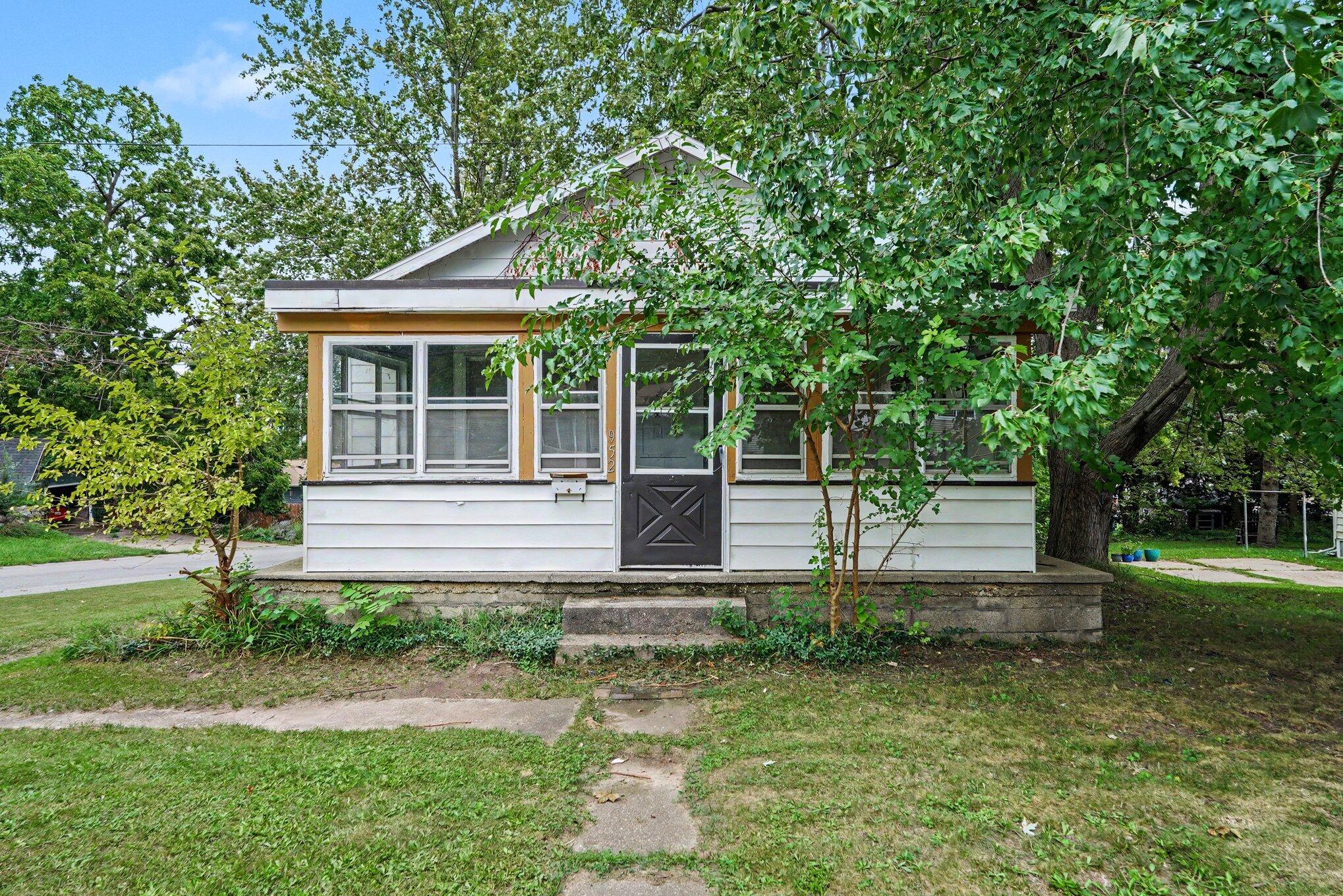 Grand Rapids MI, 952 Calvary Avenue NW