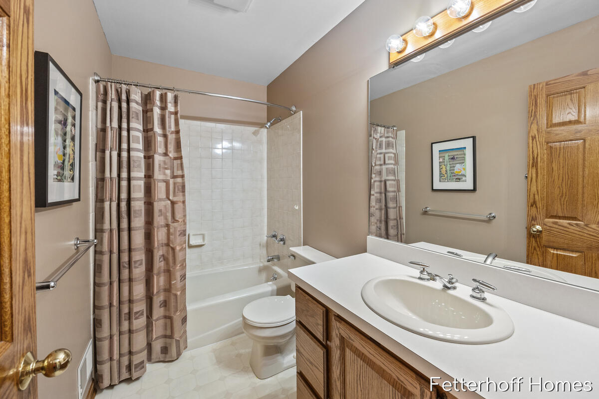 1900 Cherry Run Drive NW Grand Rapids MI 49504