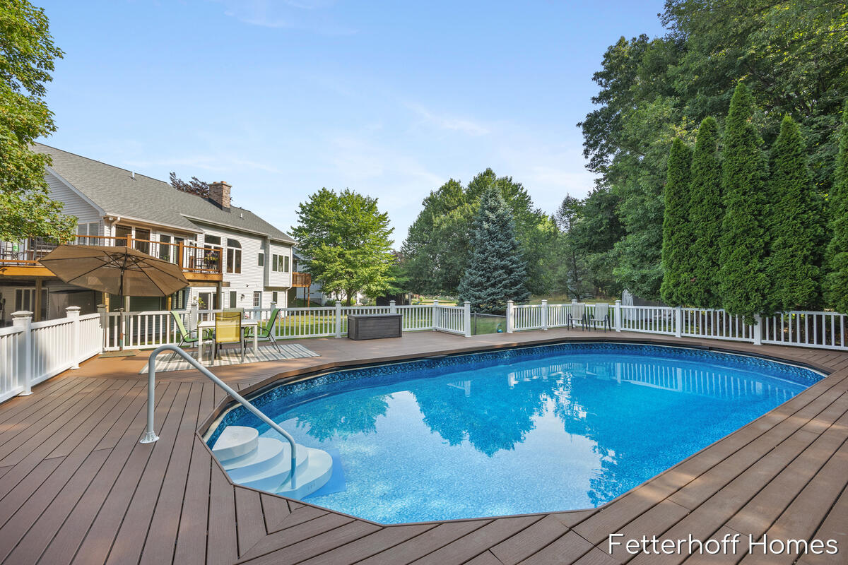 1900 Cherry Run Drive NW Grand Rapids MI 49504