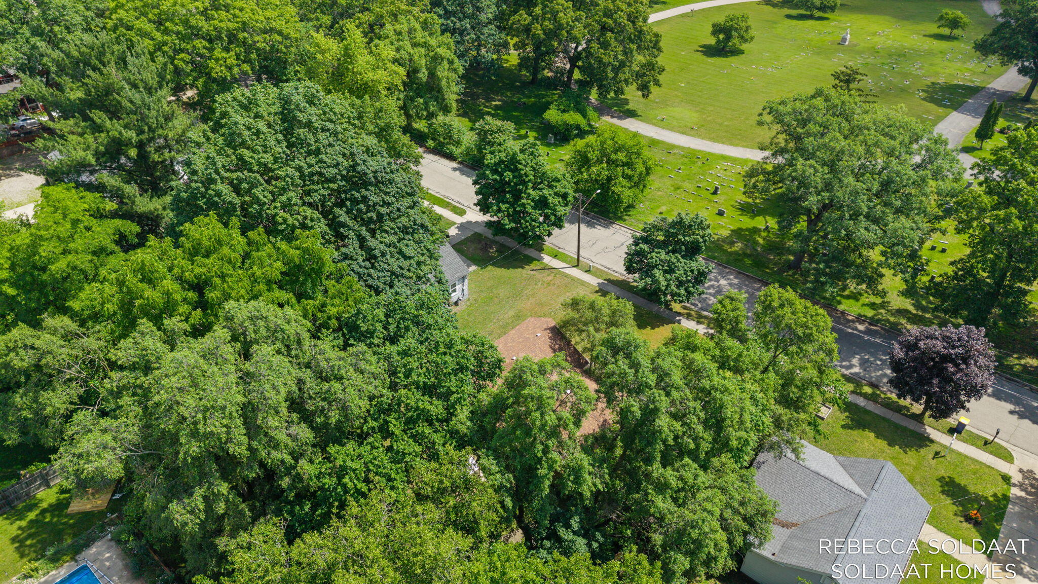 1621 Preston Avenue NW Grand Rapids MI 49504