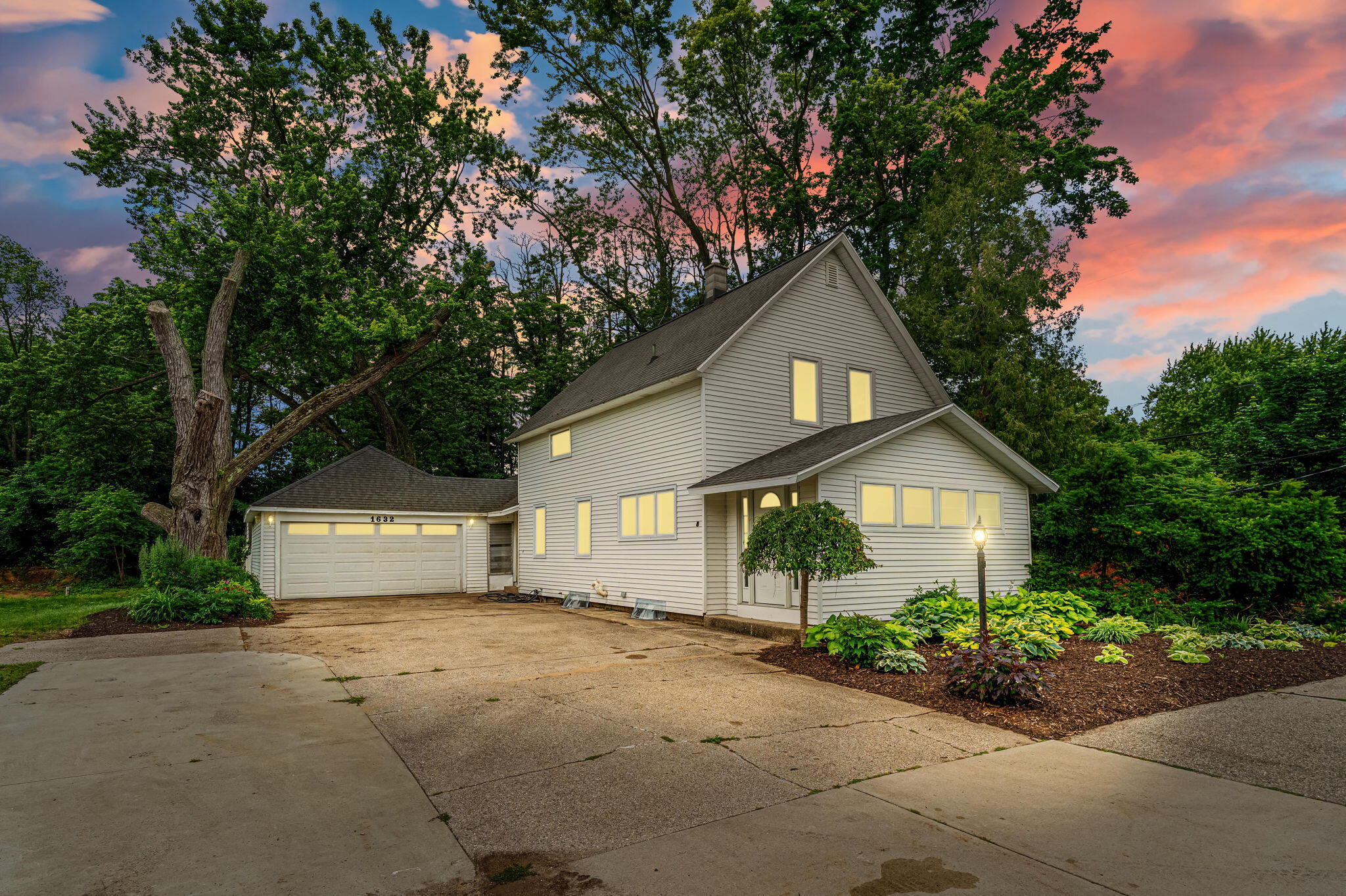 Holland MI, 1632 W Lakewood Boulevard
