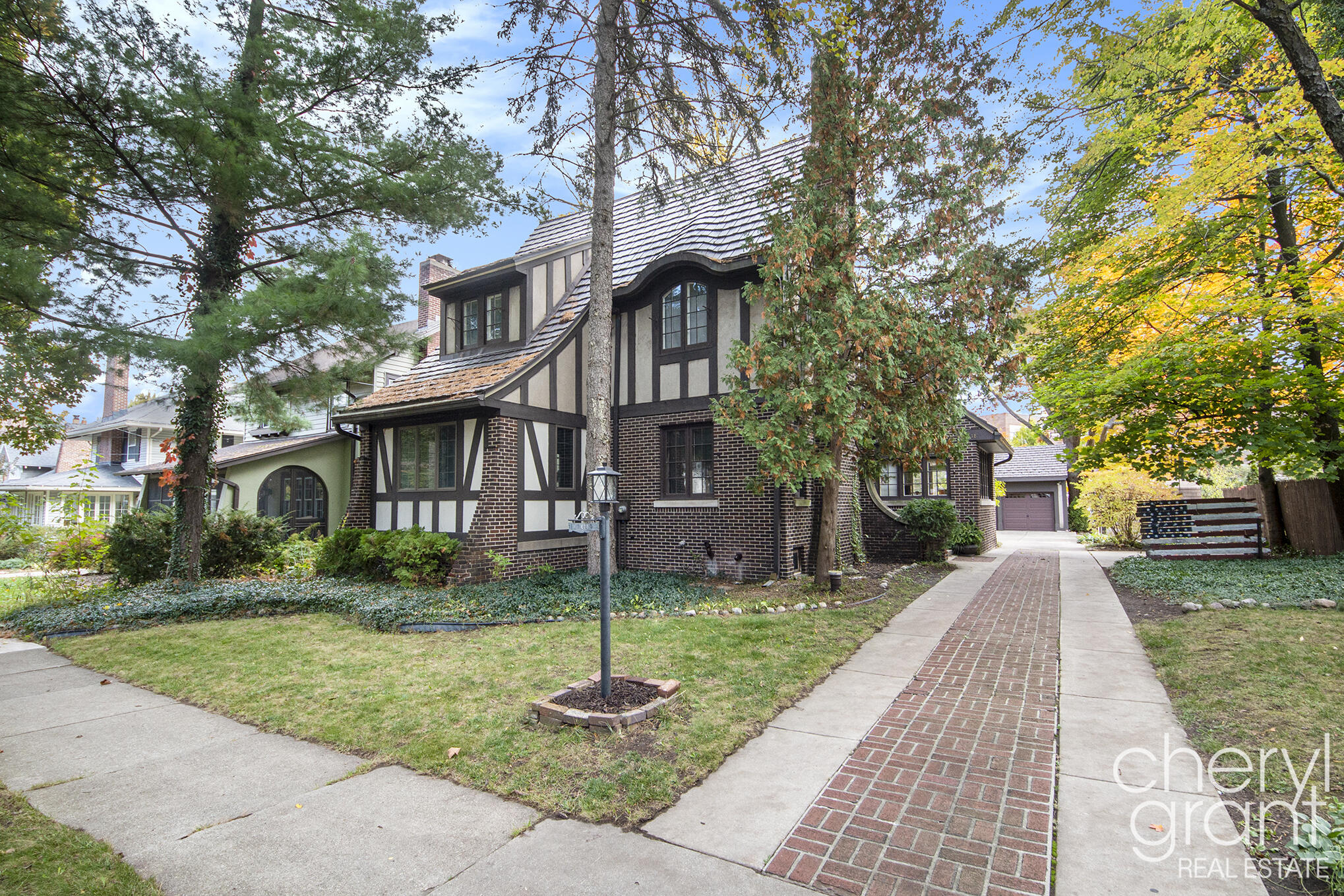 618 Laurel Avenue SE Grand Rapids MI 49506