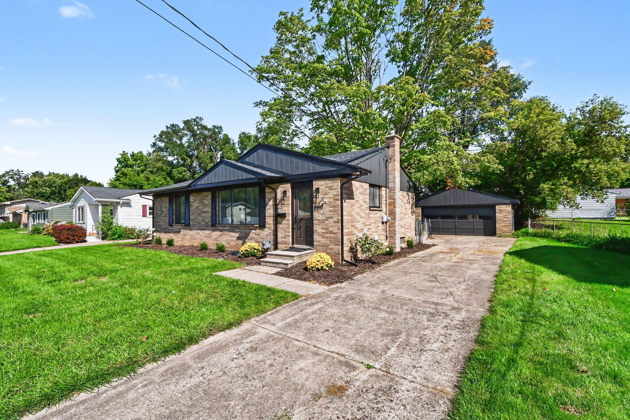 1664 Benjamin Avenue NE Grand Rapids MI 49505