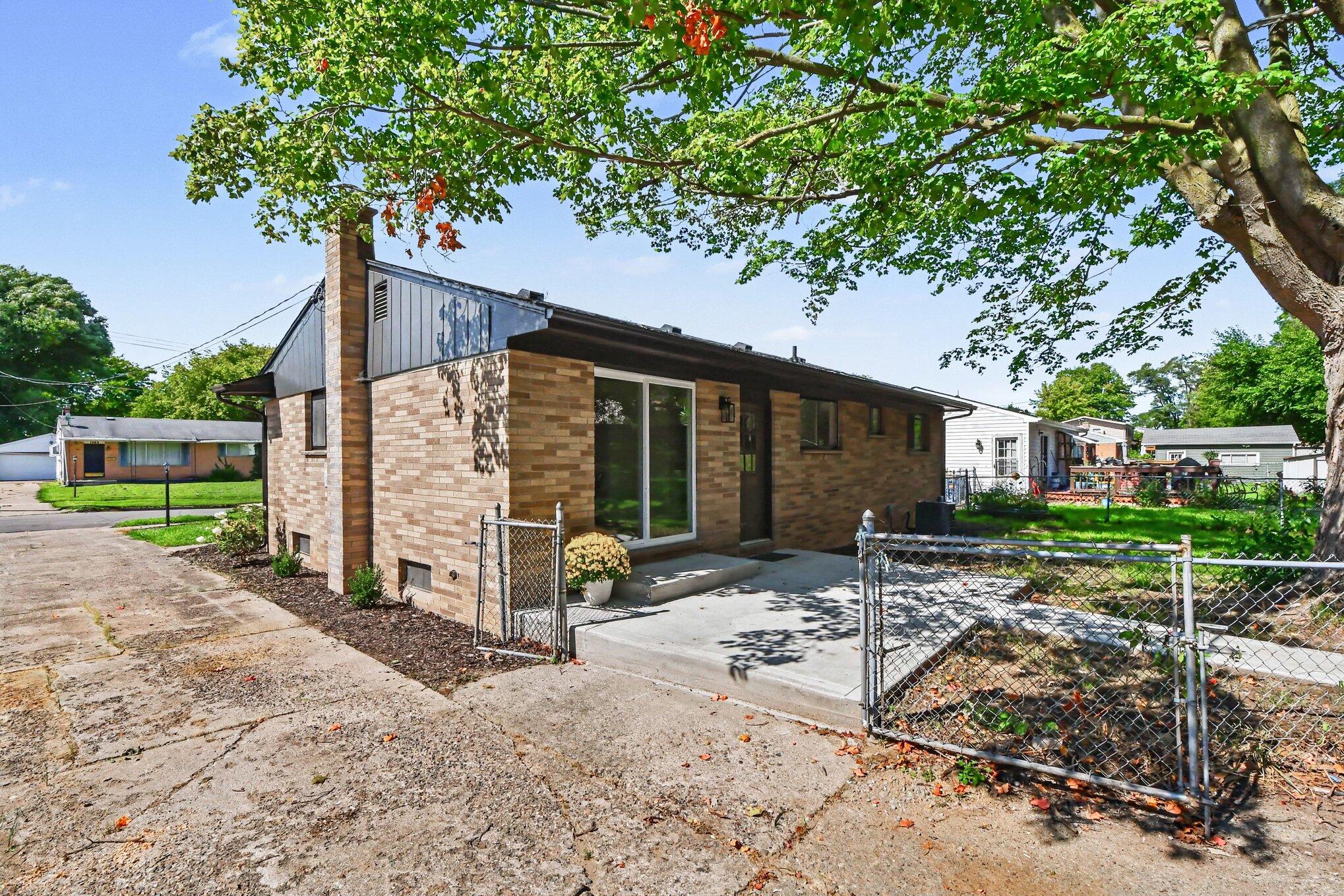 1664 Benjamin Avenue NE Grand Rapids MI 49505