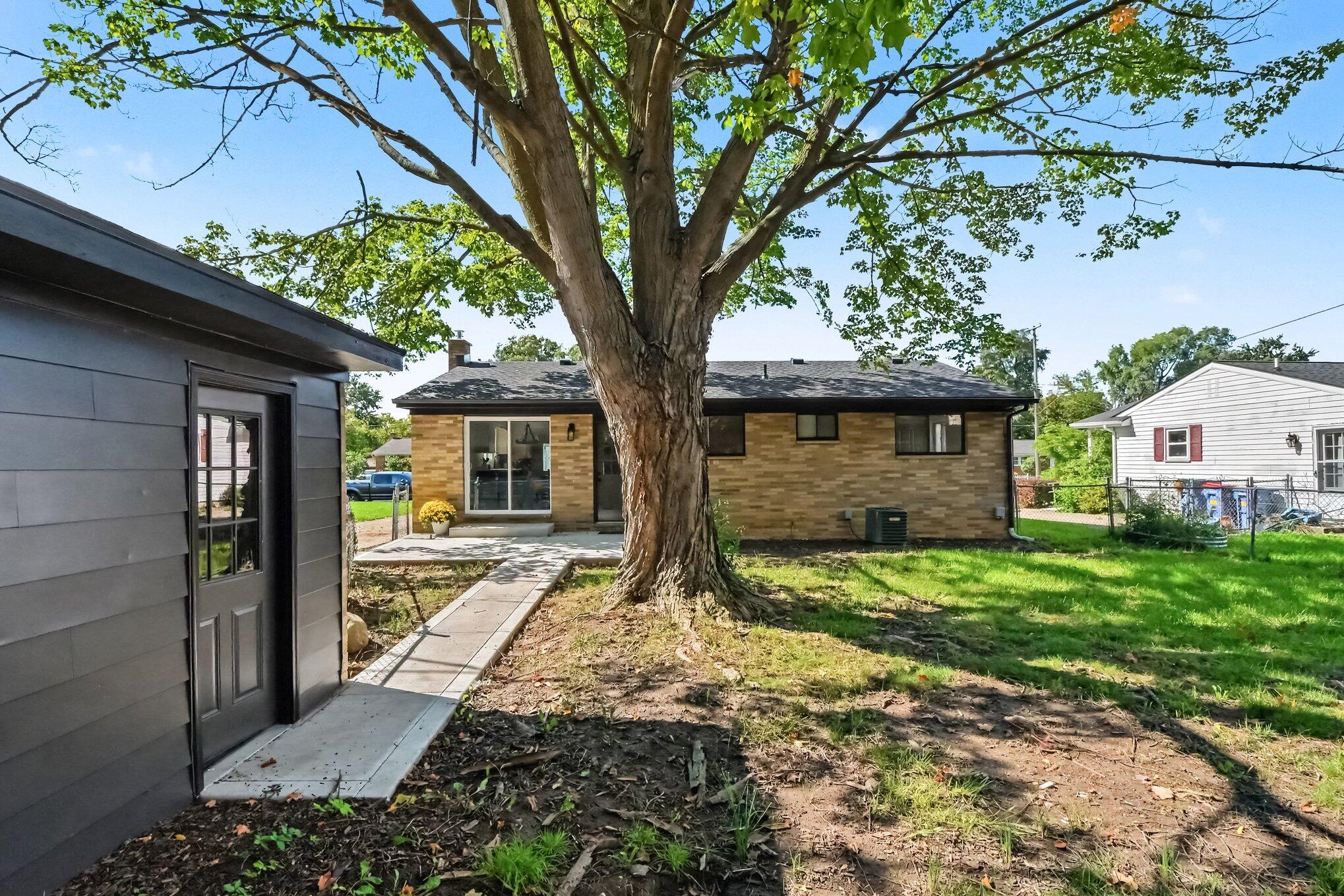 1664 Benjamin Avenue NE Grand Rapids MI 49505
