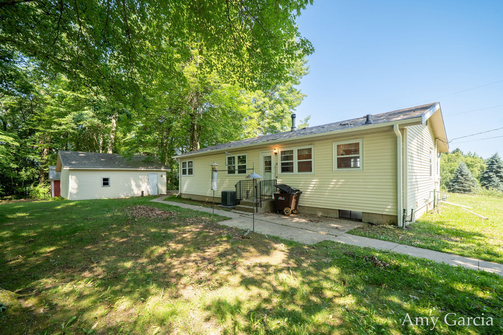 3530 11 Mile Road NE Rockford MI 49341