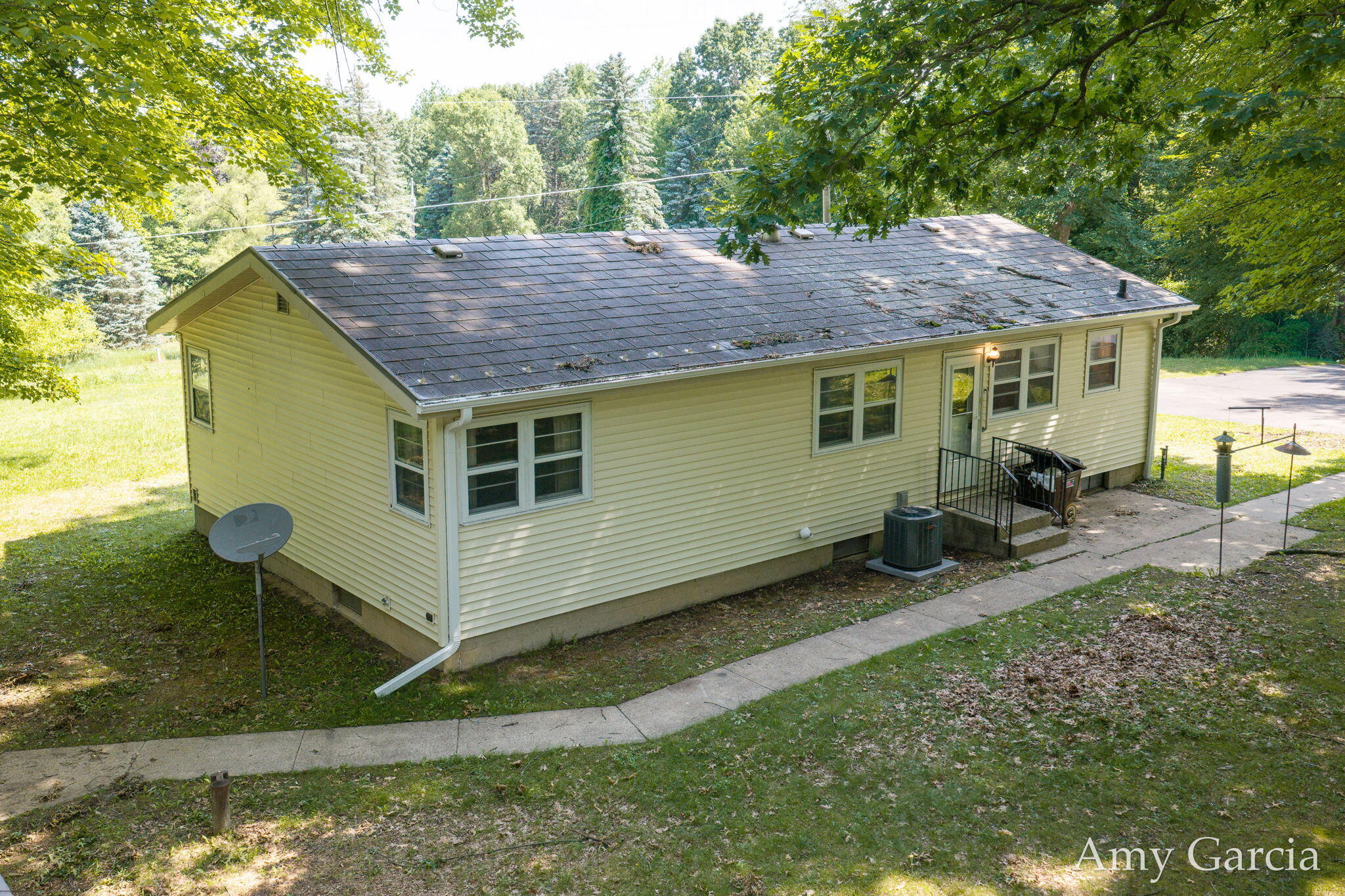 3530 11 Mile Road NE Rockford MI 49341