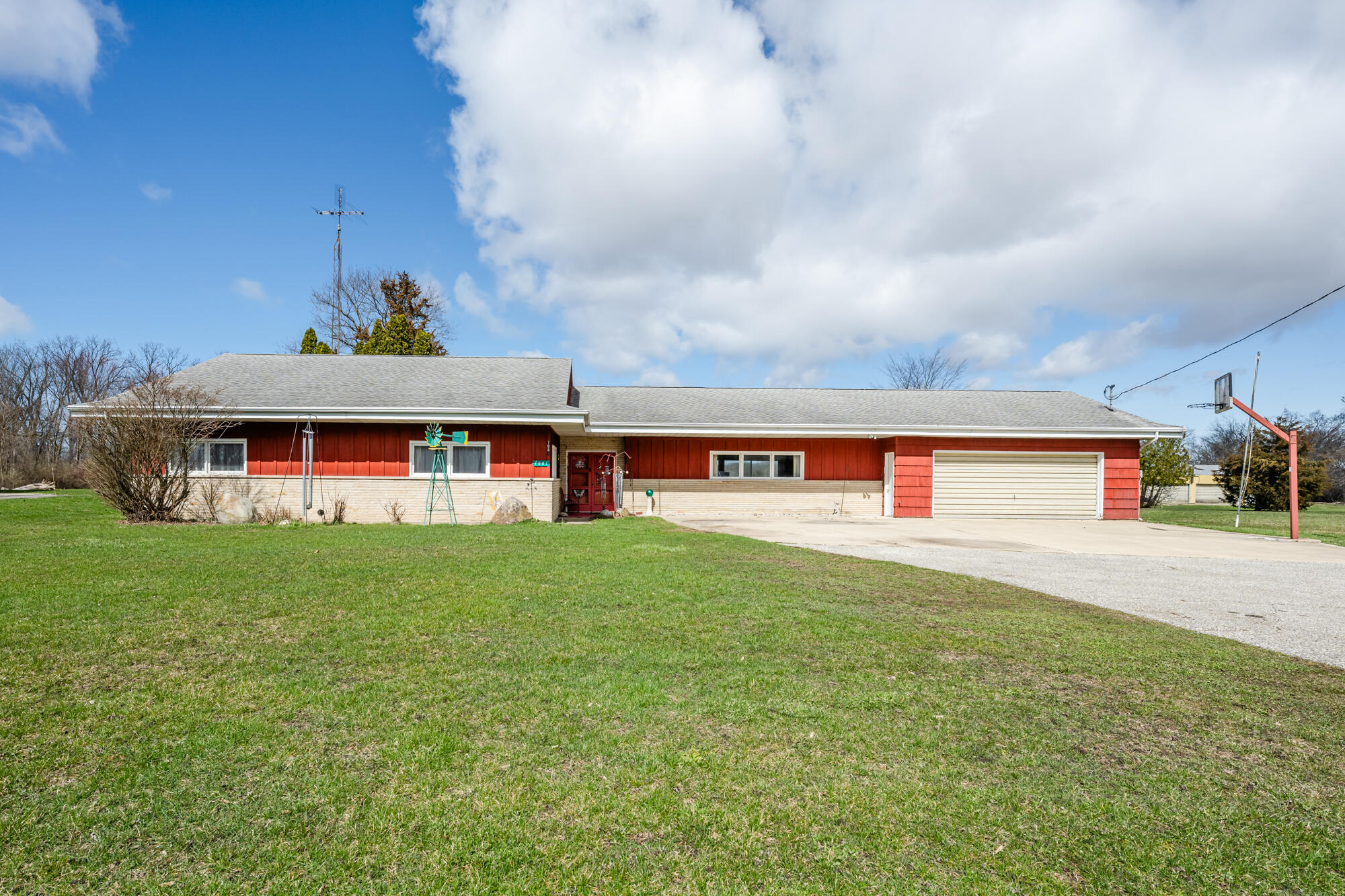 7081 W Us 12 Highway Three Oaks MI 49128