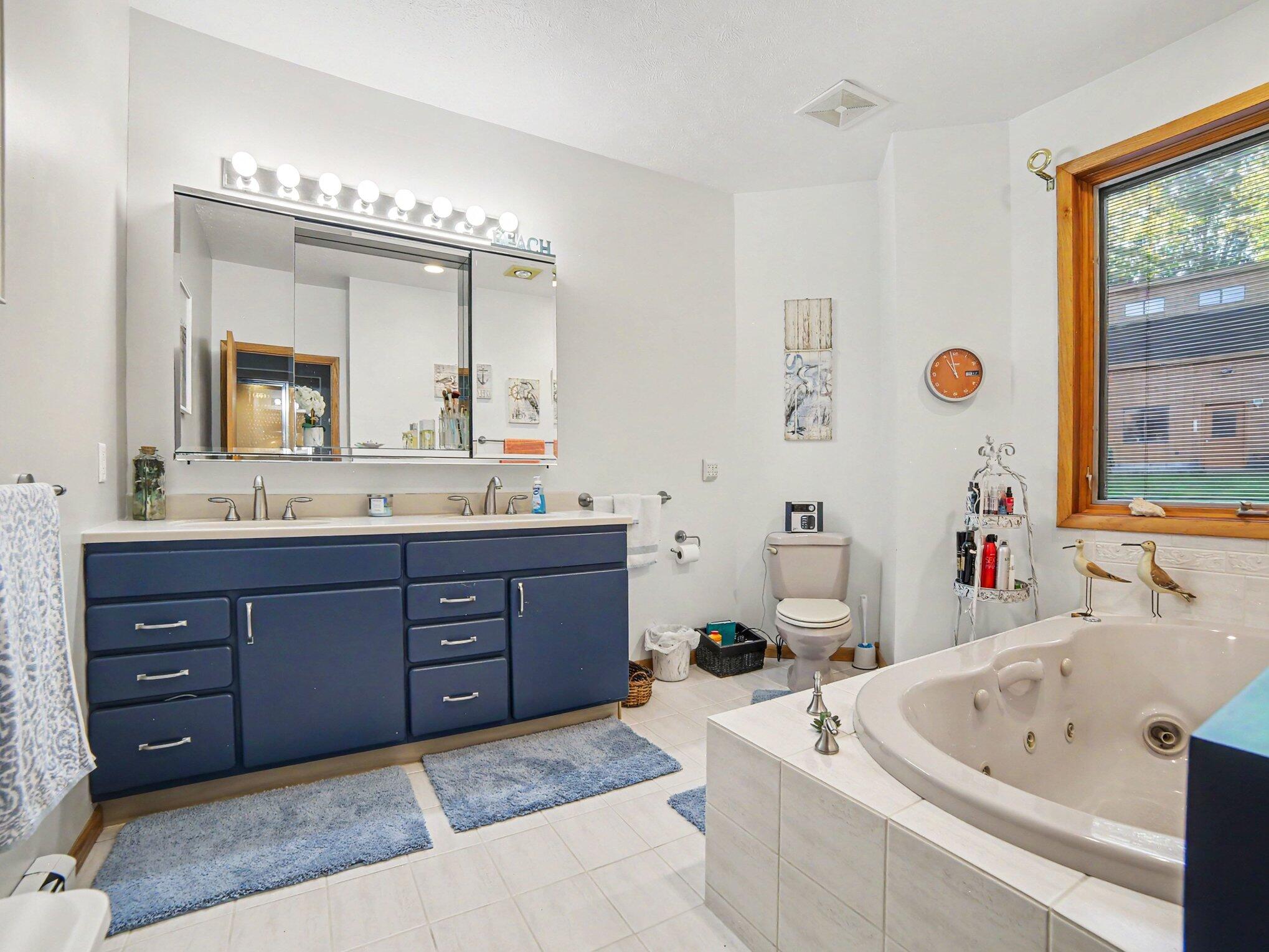 5336 W Riverside Lane Ludington MI 49431