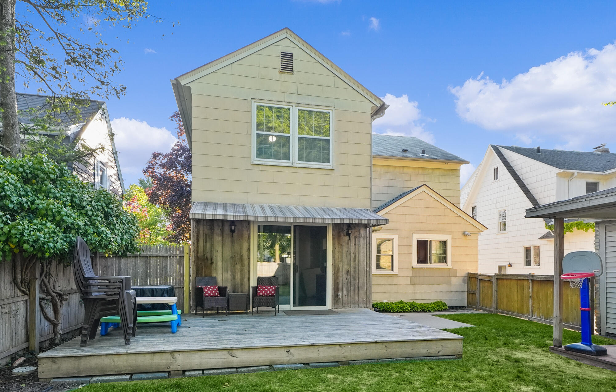 2140 Paris Avenue SE Grand Rapids MI 49507