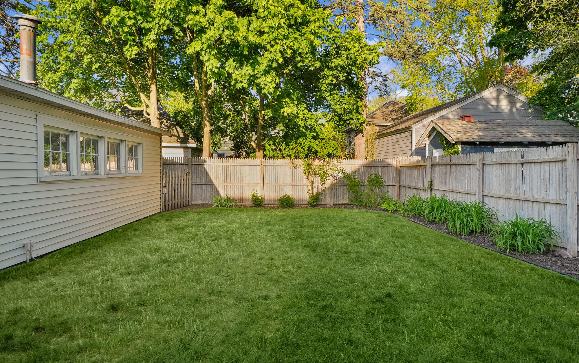 2140 Paris Avenue SE Grand Rapids MI 49507