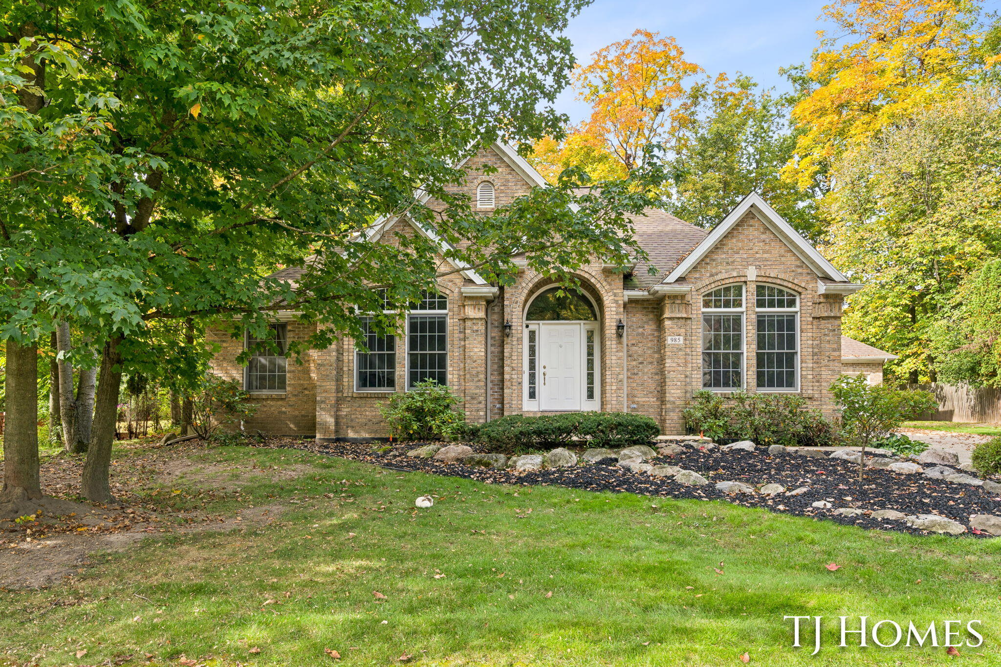 985 Thornwyk Drive NW Grand Rapids MI 49534