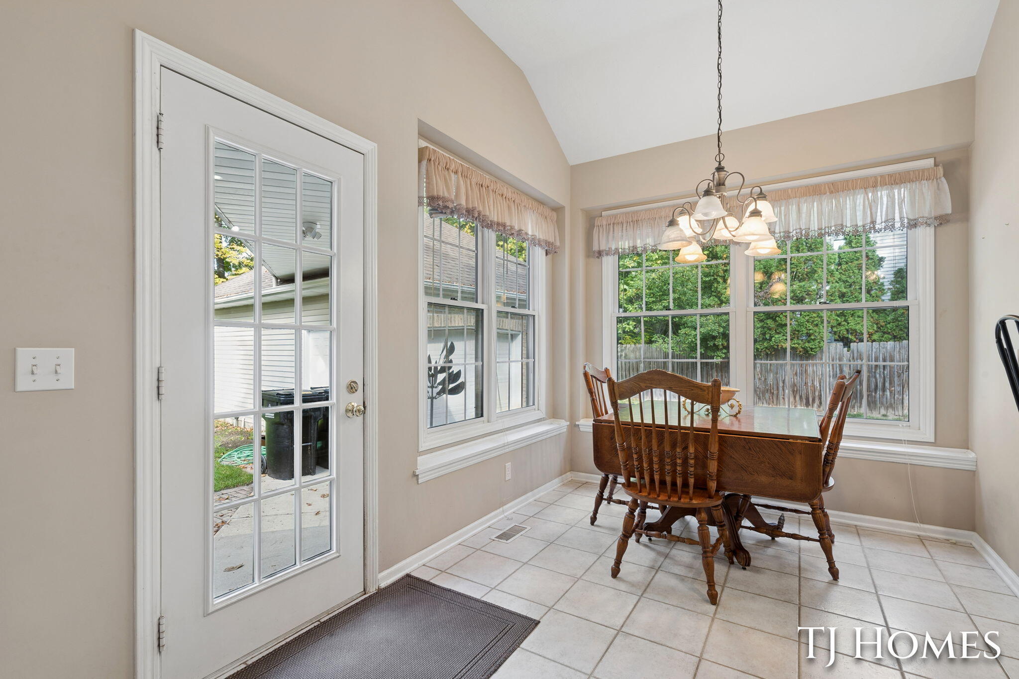 985 Thornwyk Drive NW Grand Rapids MI 49534
