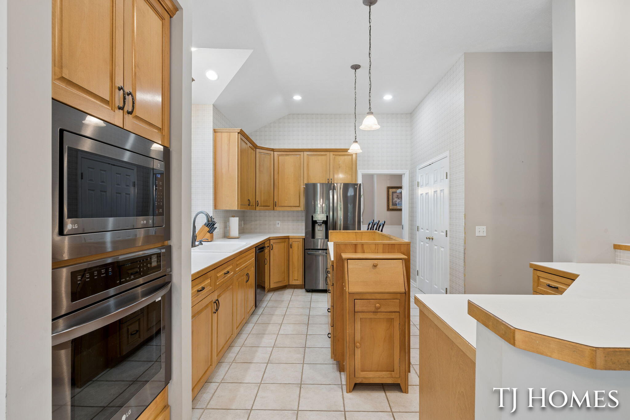 985 Thornwyk Drive NW Grand Rapids MI 49534
