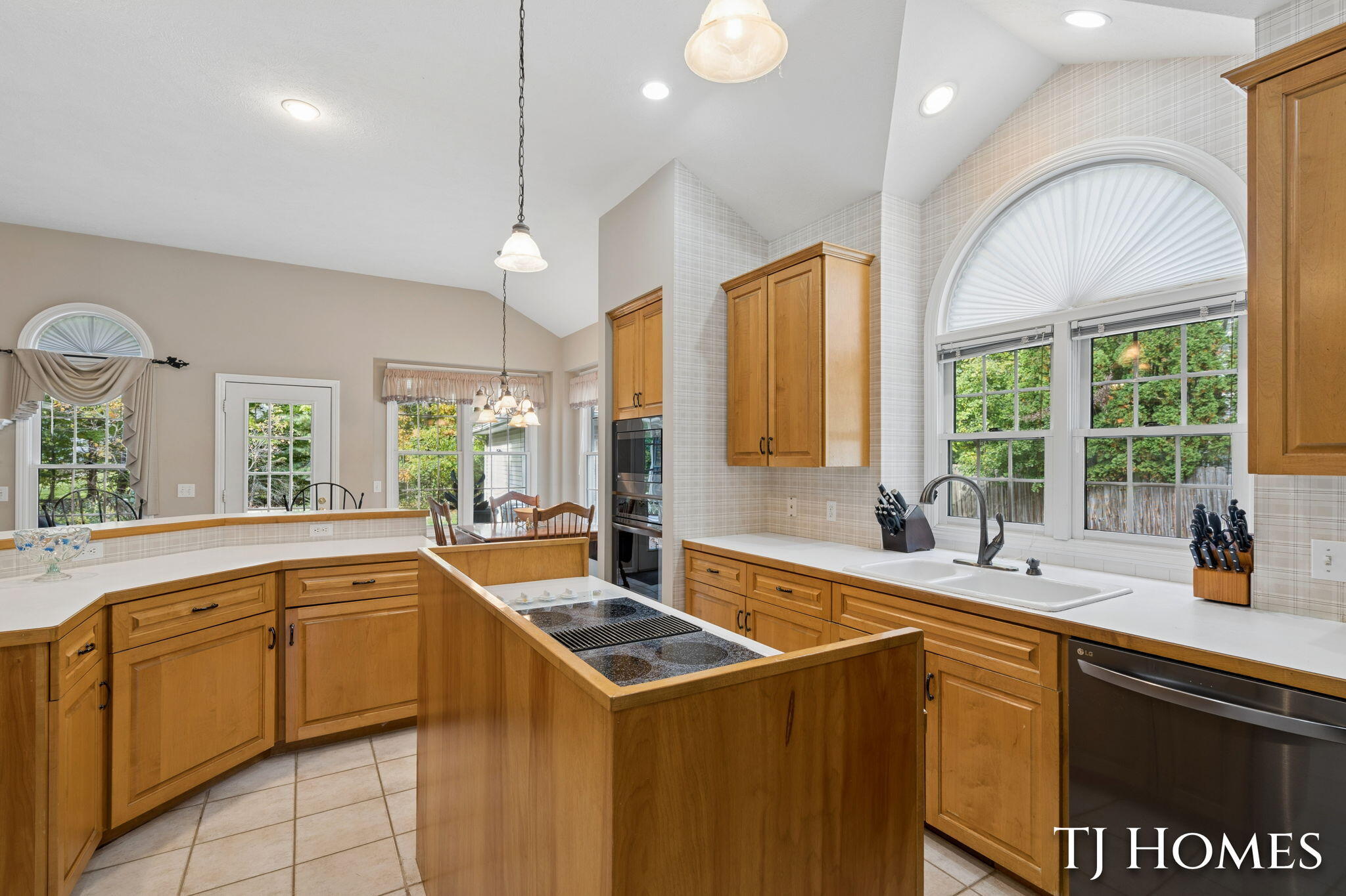985 Thornwyk Drive NW Grand Rapids MI 49534