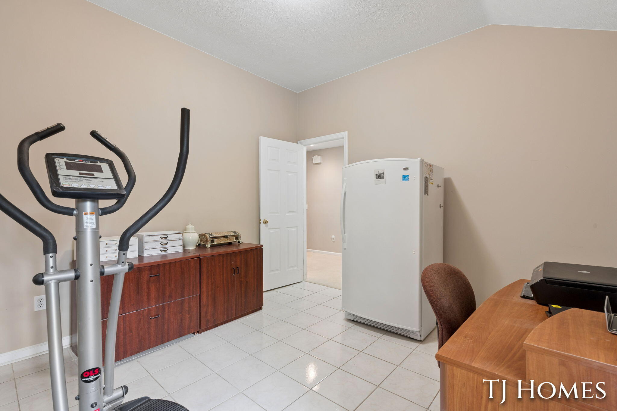 985 Thornwyk Drive NW Grand Rapids MI 49534