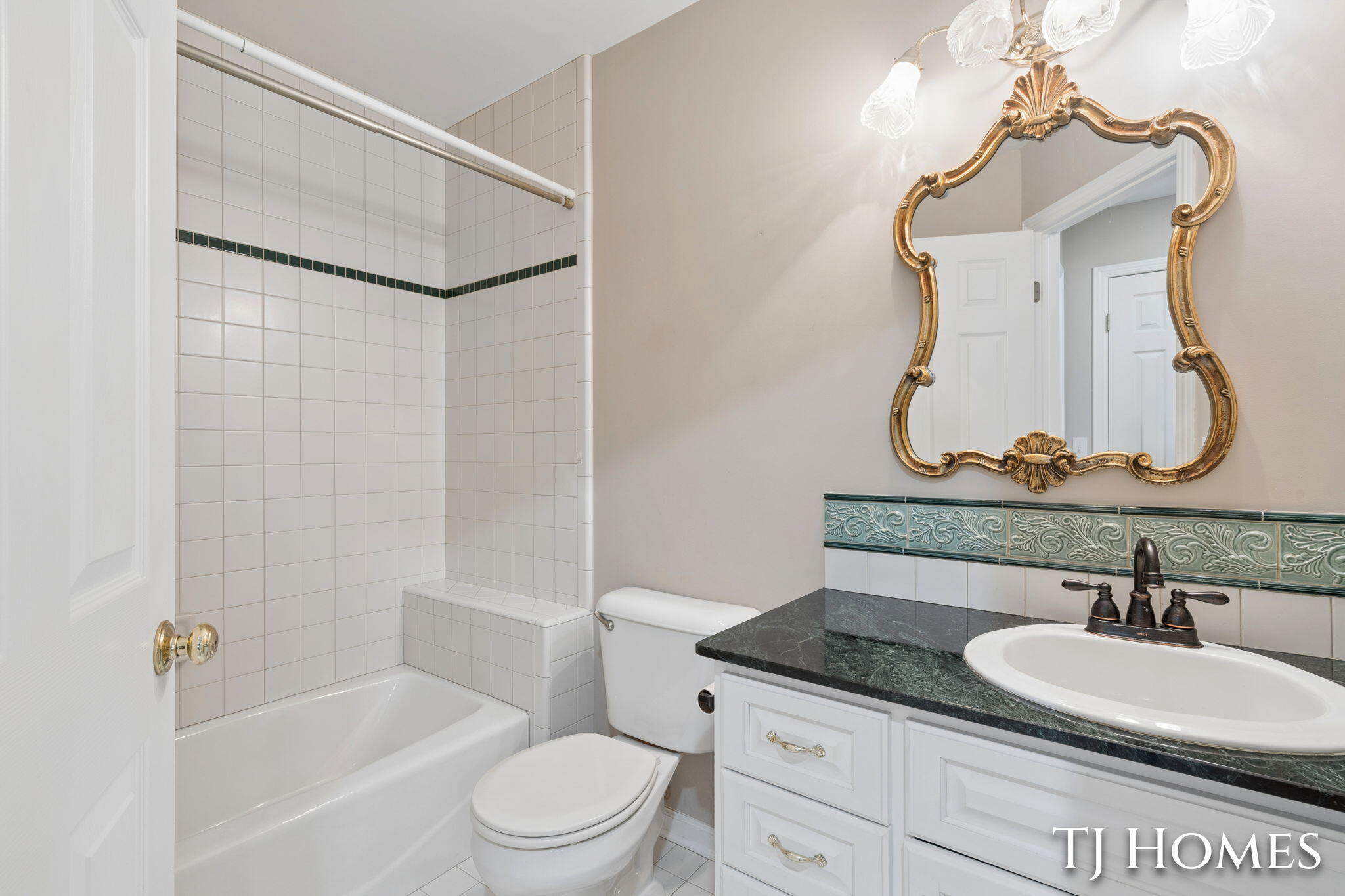 985 Thornwyk Drive NW Grand Rapids MI 49534