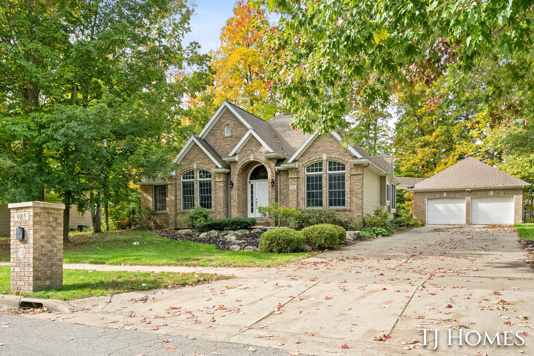 985 Thornwyk Drive NW Grand Rapids MI 49534