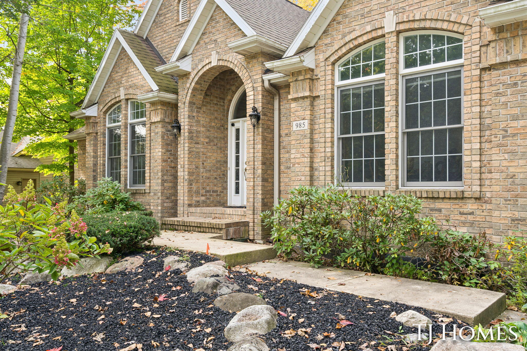 985 Thornwyk Drive NW Grand Rapids MI 49534