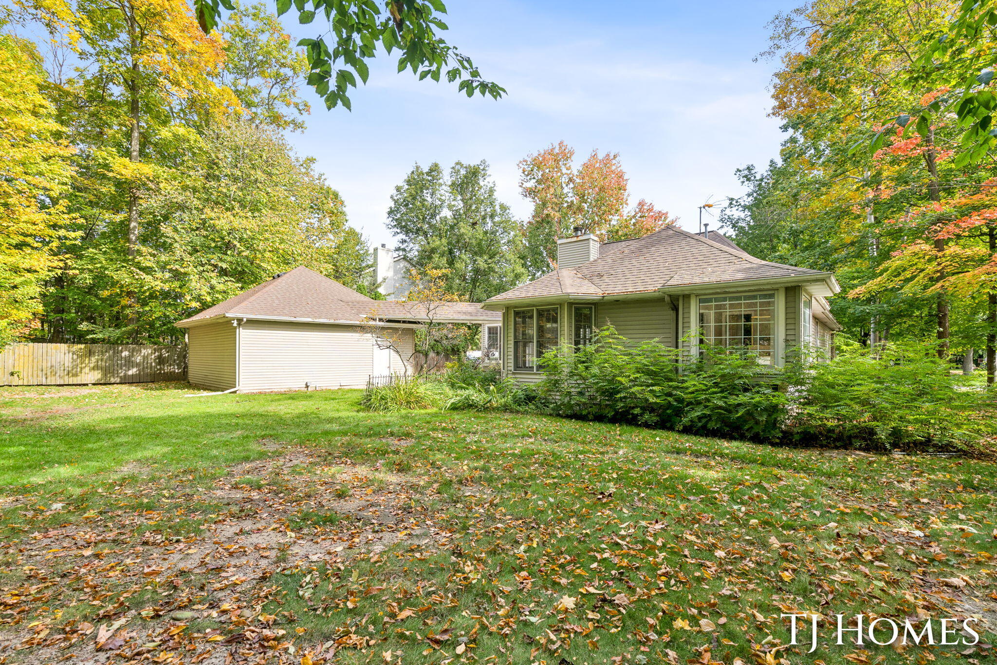 985 Thornwyk Drive NW Grand Rapids MI 49534