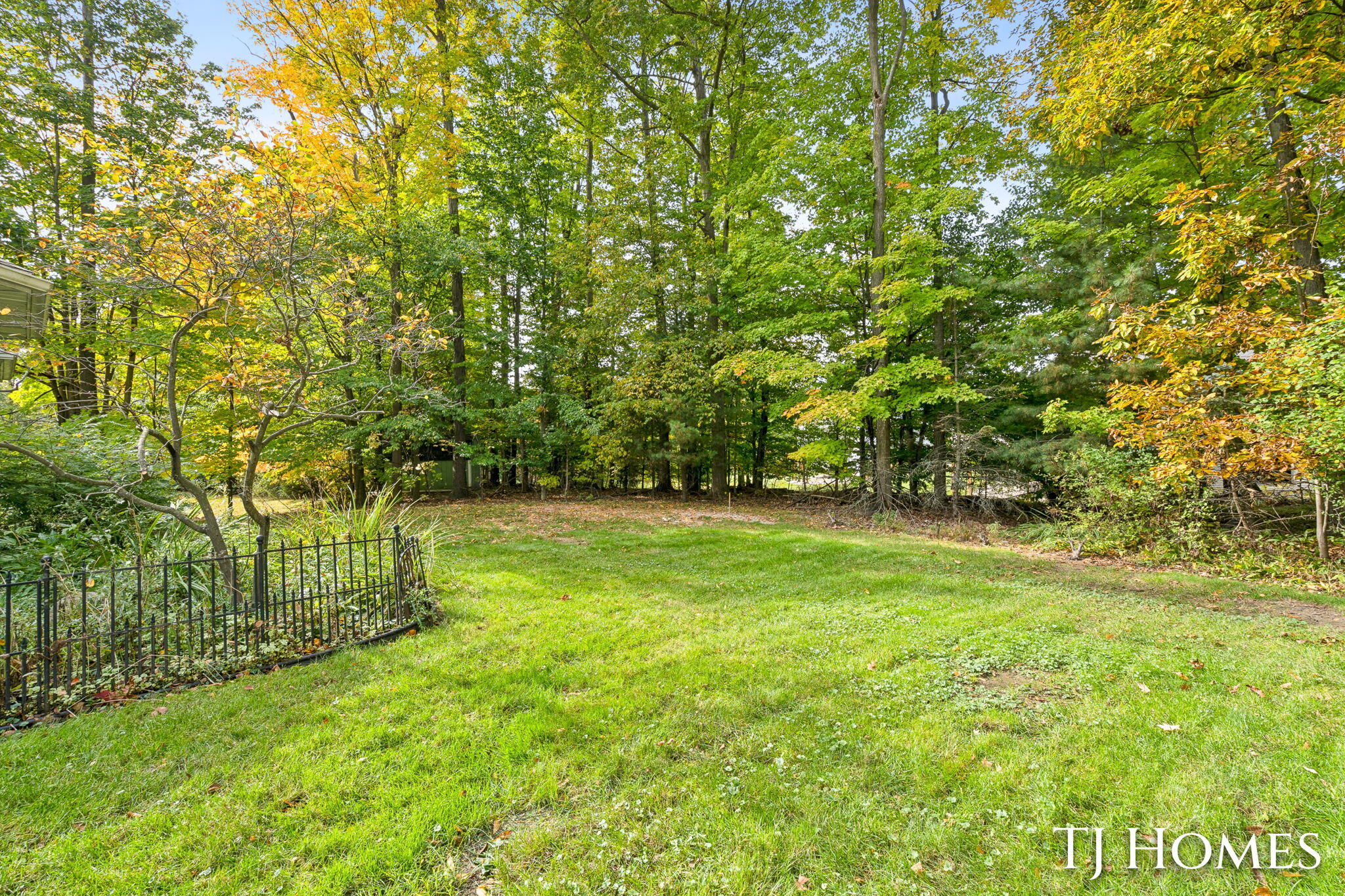 985 Thornwyk Drive NW Grand Rapids MI 49534