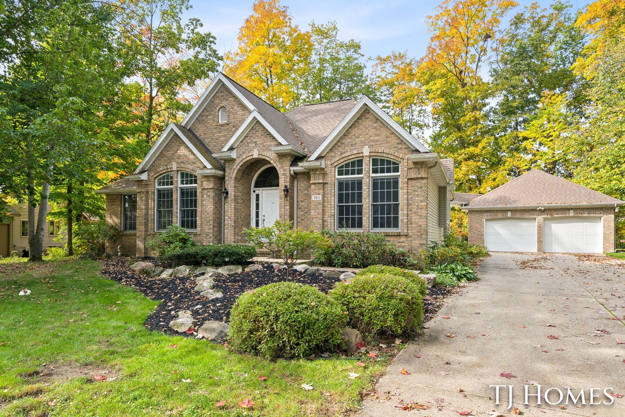 985 Thornwyk Drive NW Grand Rapids MI 49534