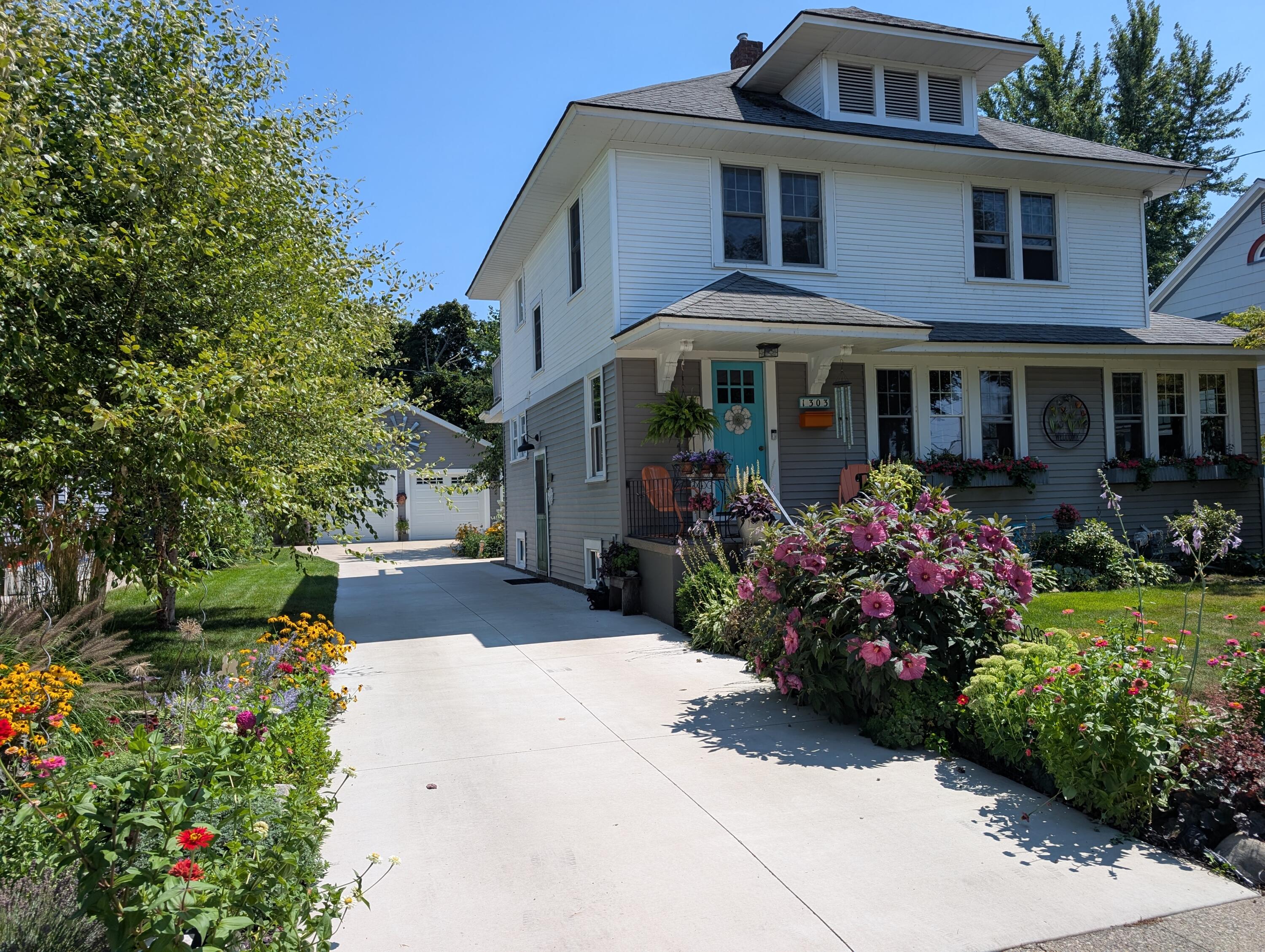 1303 Lakeshore Drive Muskegon MI 49441