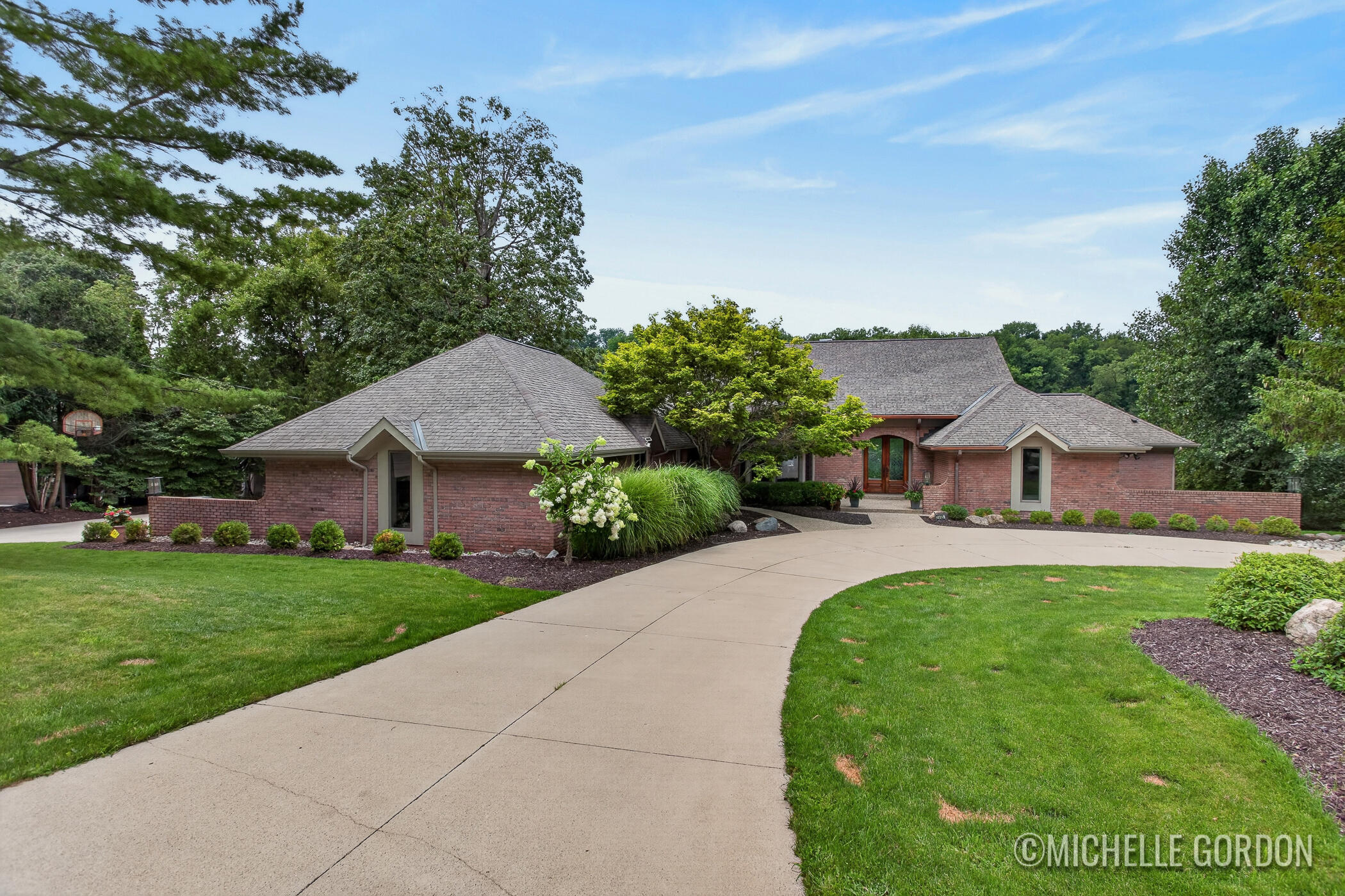 2465 Cascade Springs Drive SE Grand Rapids MI 49546