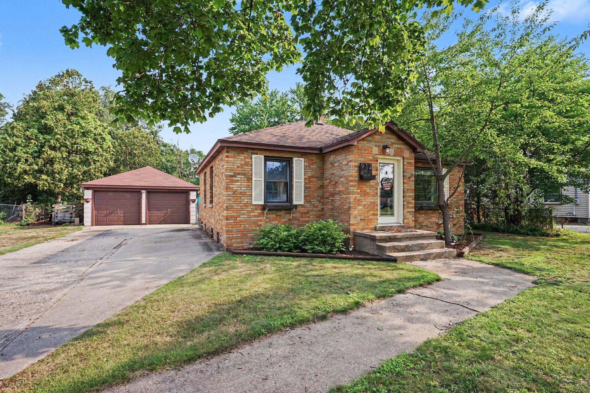 912 Wendover Boulevard Norton Shores MI 49441
