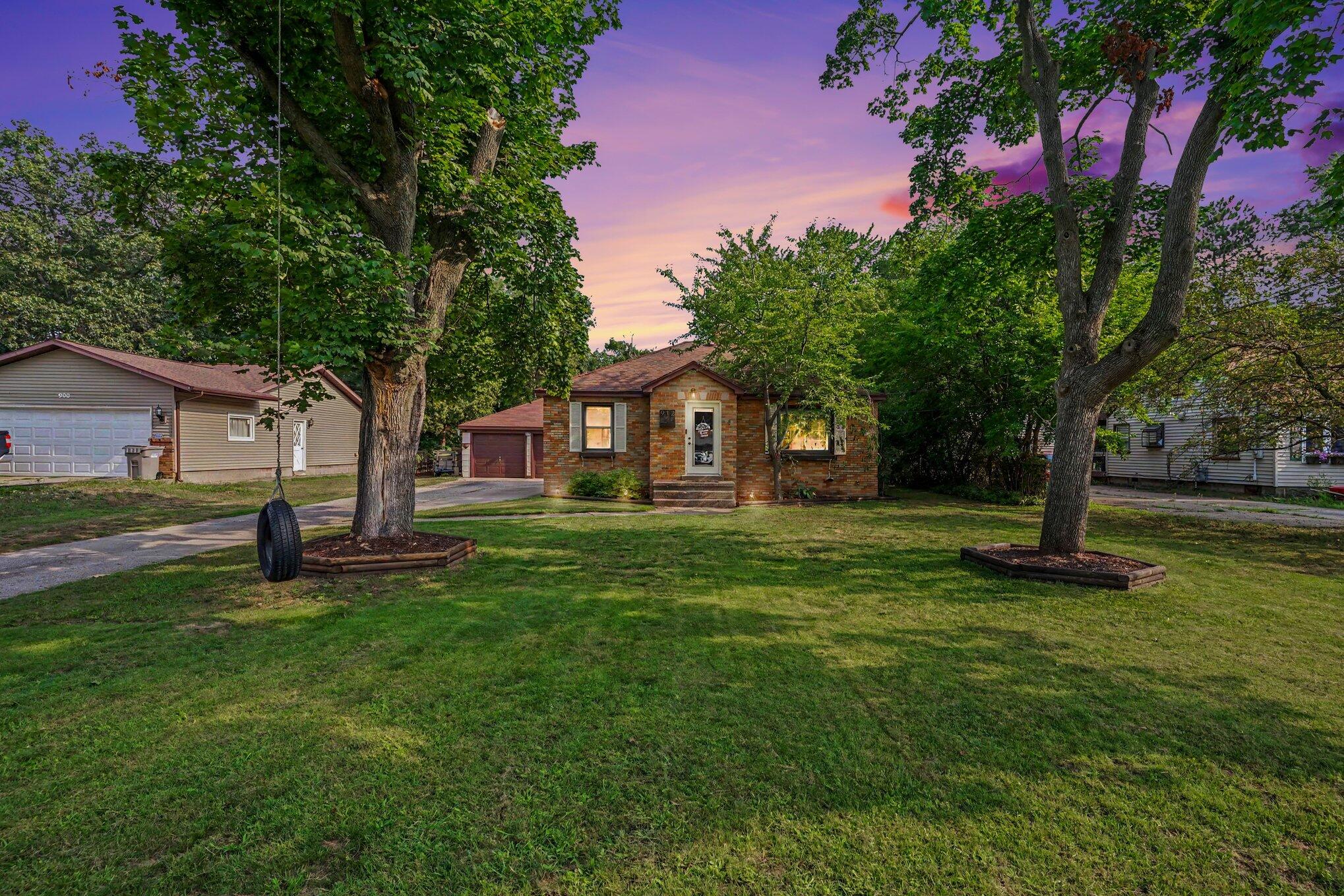 912 Wendover Boulevard Norton Shores MI 49441